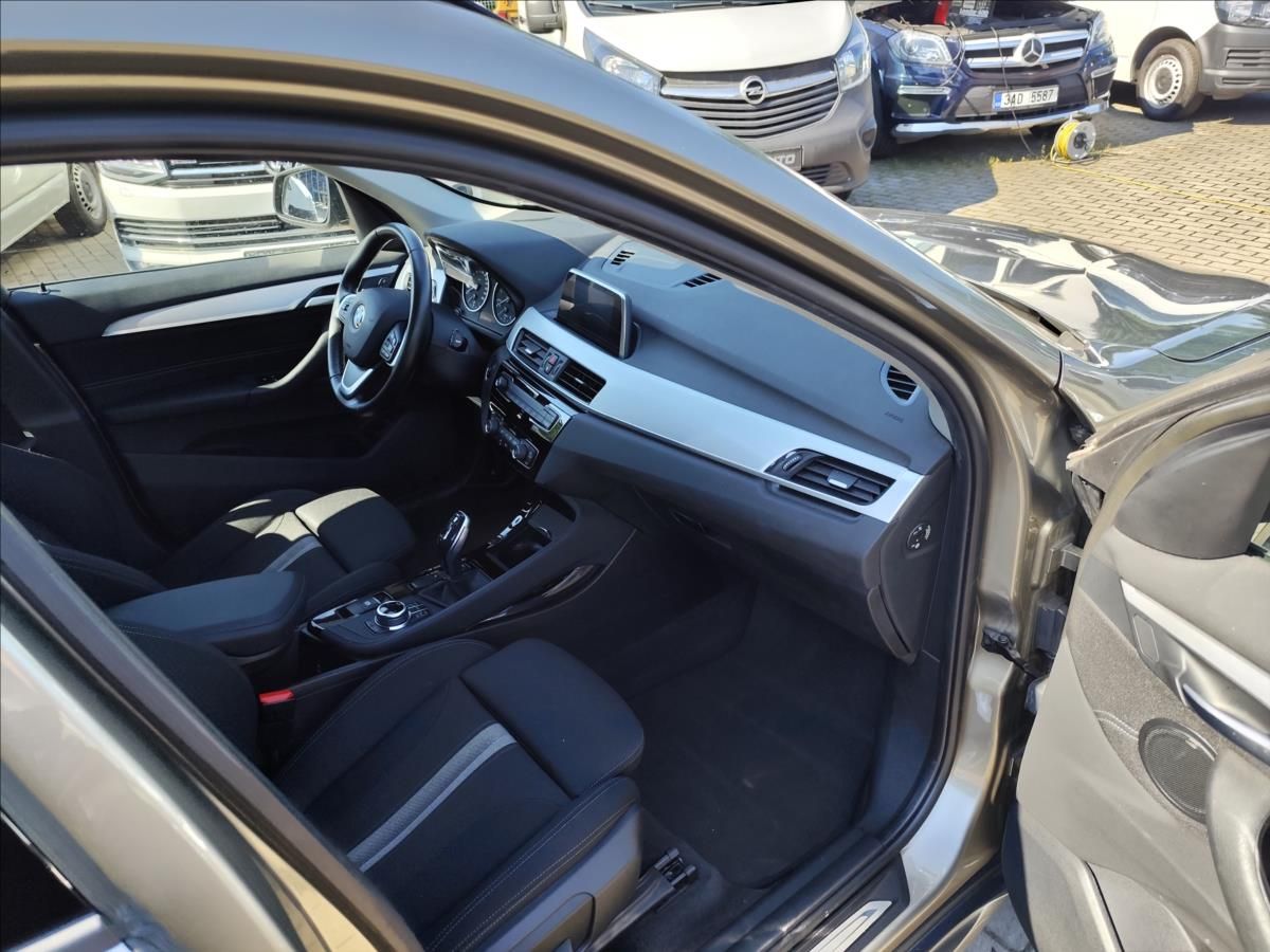 BMW X1, 18i sDRIVE AUT ČR 1.MAJ 103KW - fotka 6