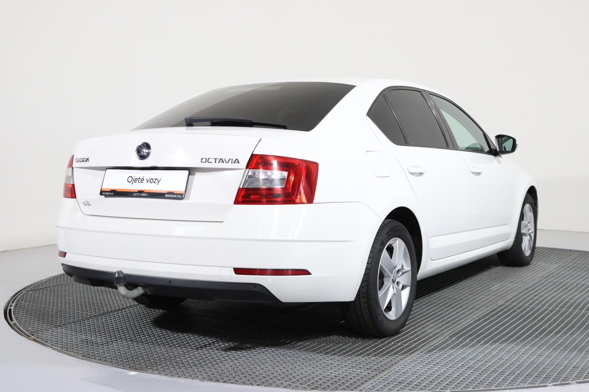 Škoda Octavia, AMBITION 1,6 TDI/ TAŽNÉ Z.,LED - fotka 2