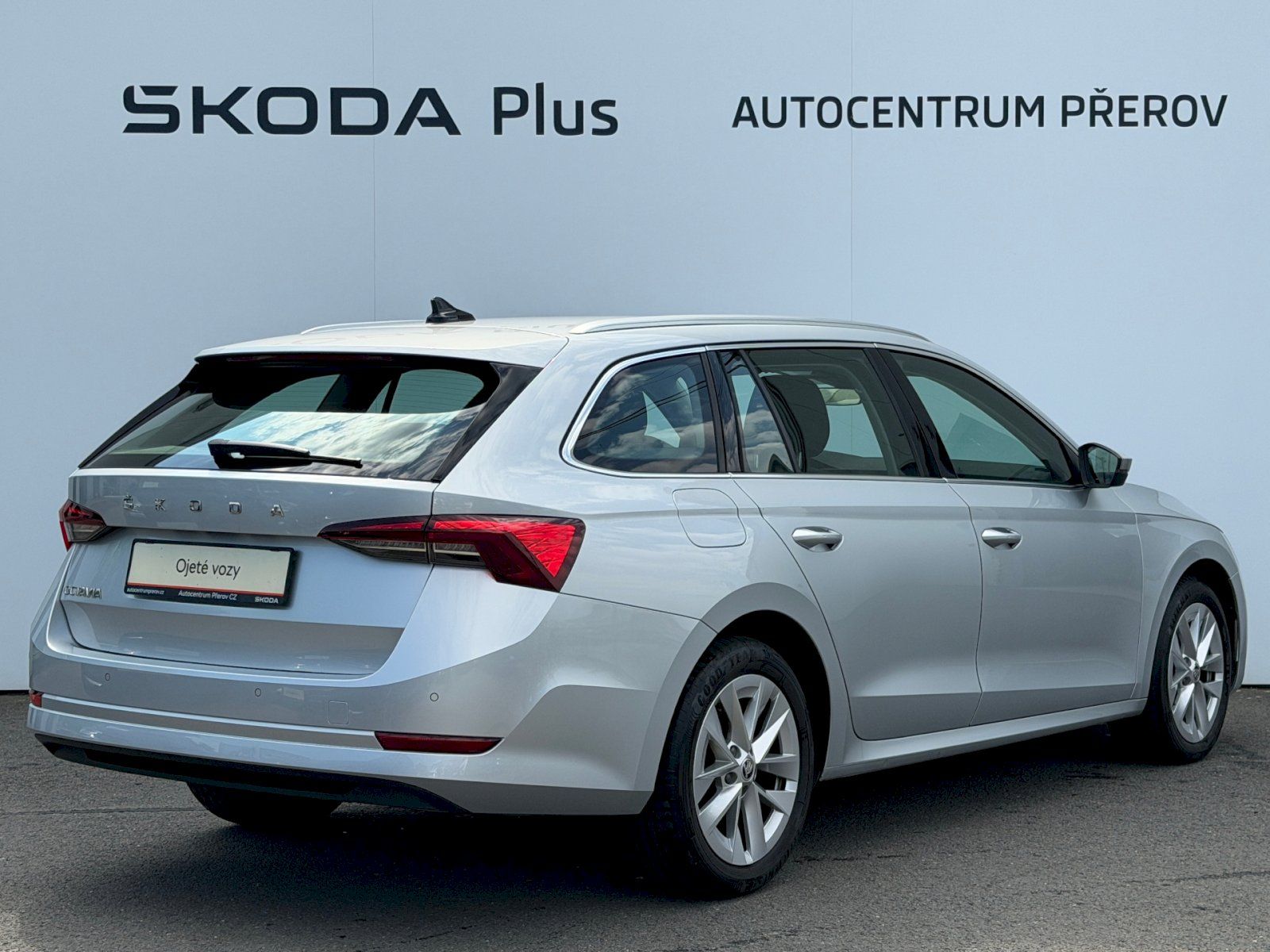 Škoda Octavia, Combi 2.0 TDI 85kW Style - fotka 2