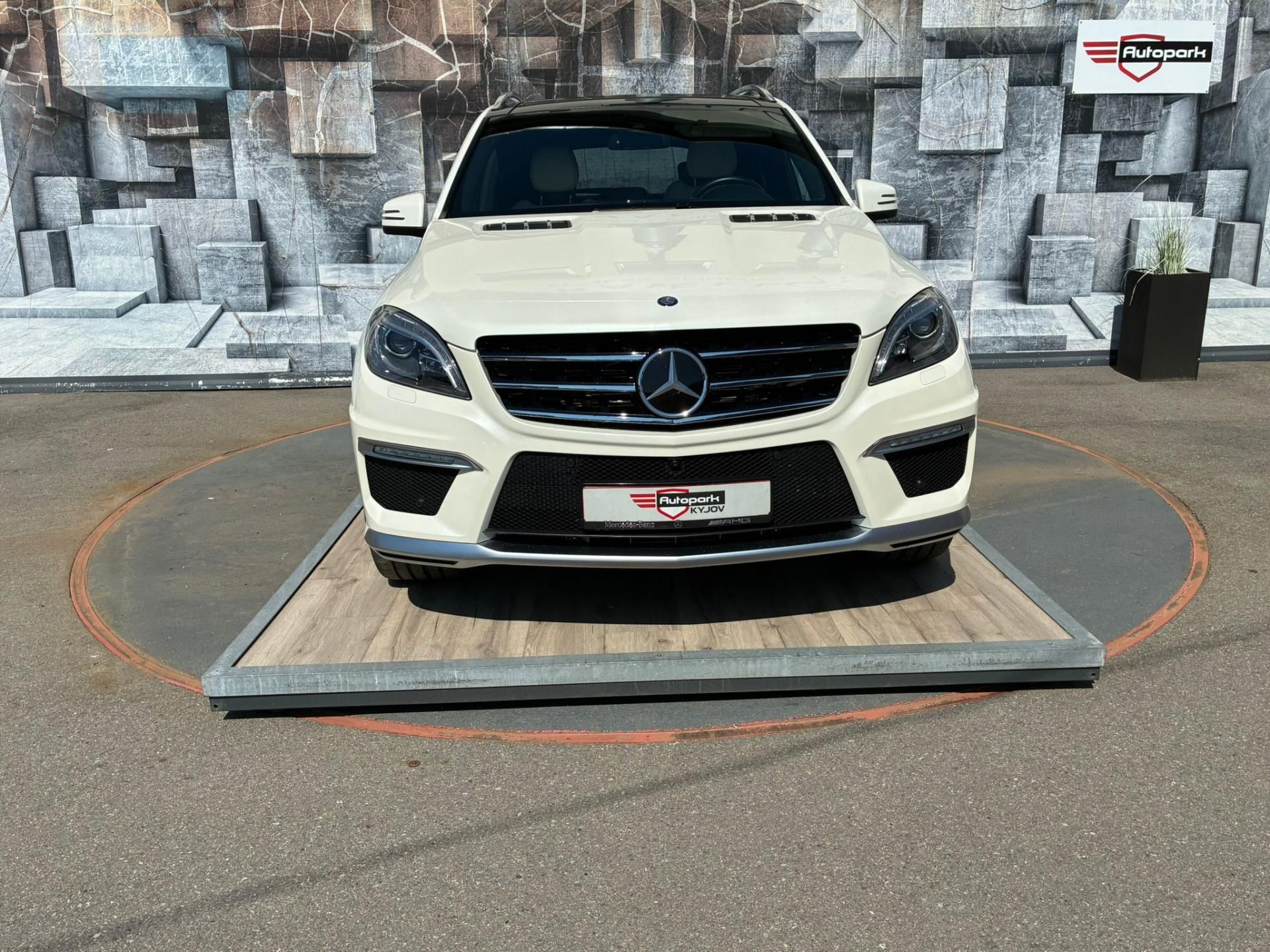Mercedes-Benz Třídy M, ML63 AMG BITURBO,386KW, 4MATIC - fotka 2