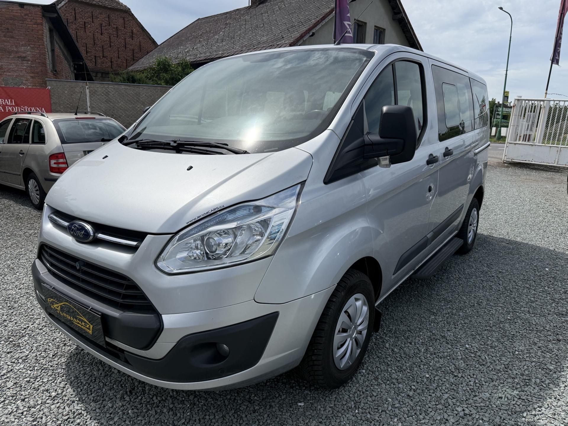 Ford Tourneo Custom, 2.2 TDCI 8 MÍST - fotka 3