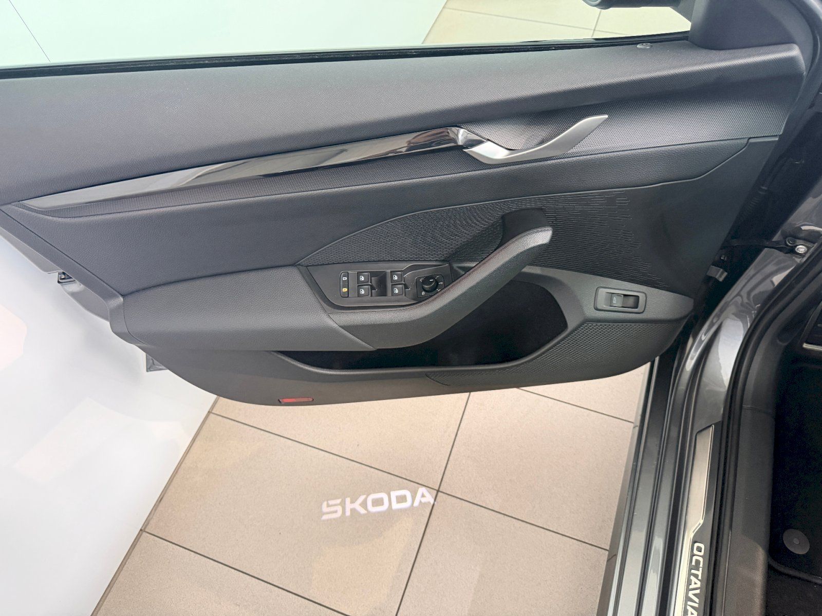 Škoda Octavia, 2,0 TDI 110 kW A7F Sportline - fotka 6