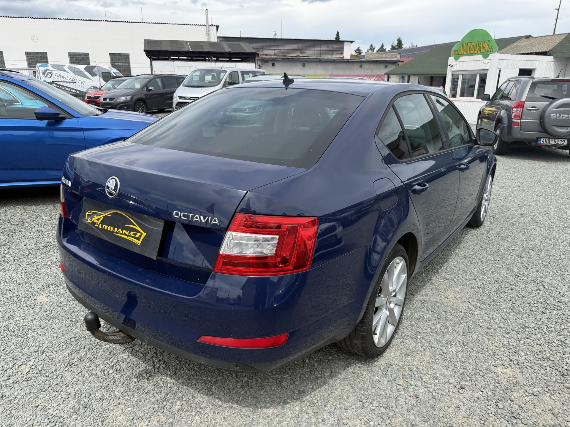 Škoda Octavia, 1.6 TDI ELEGANCE - fotka 6