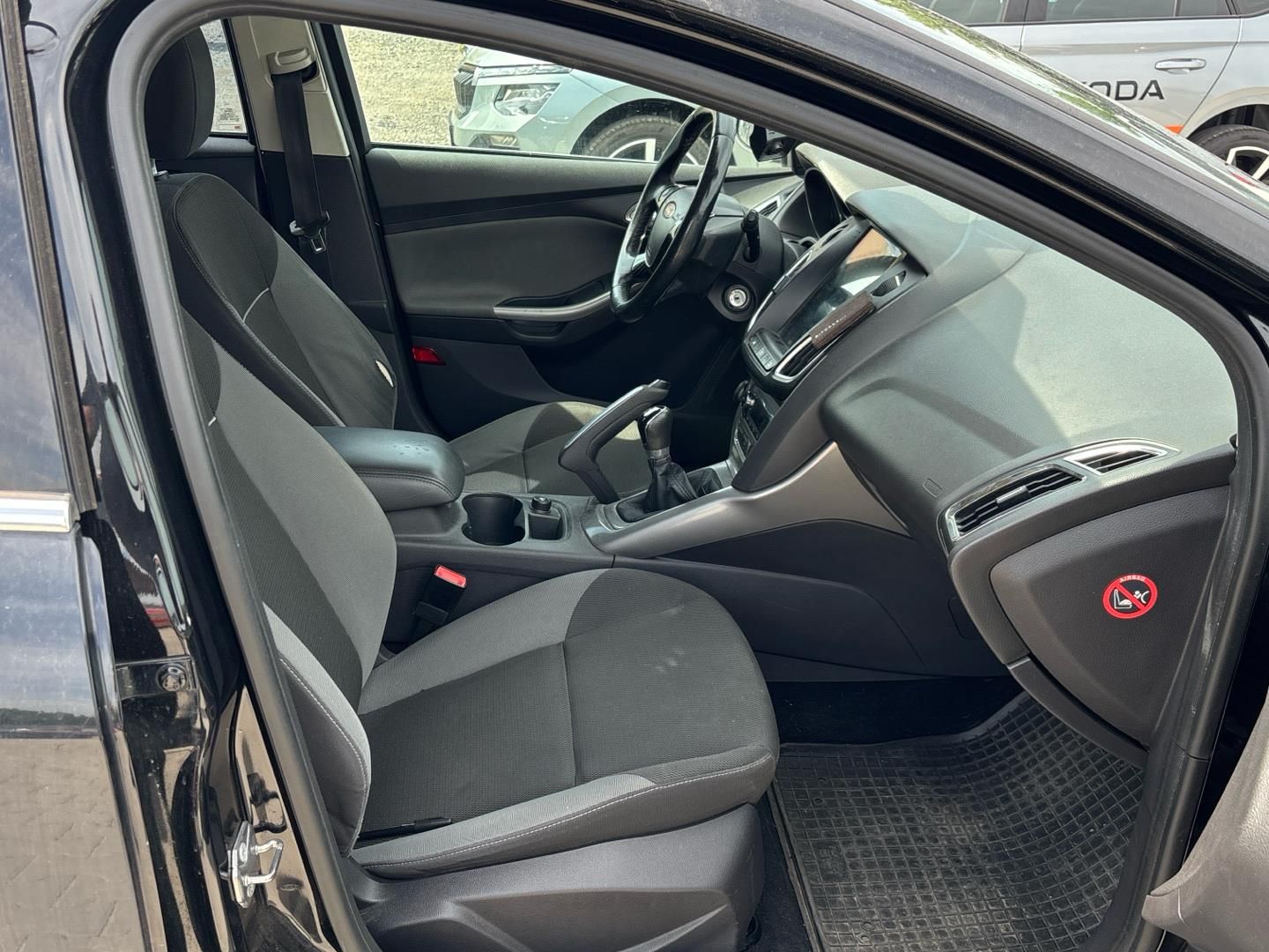 Ford Focus, 1.6 i 16v / 77 kW - fotka 6