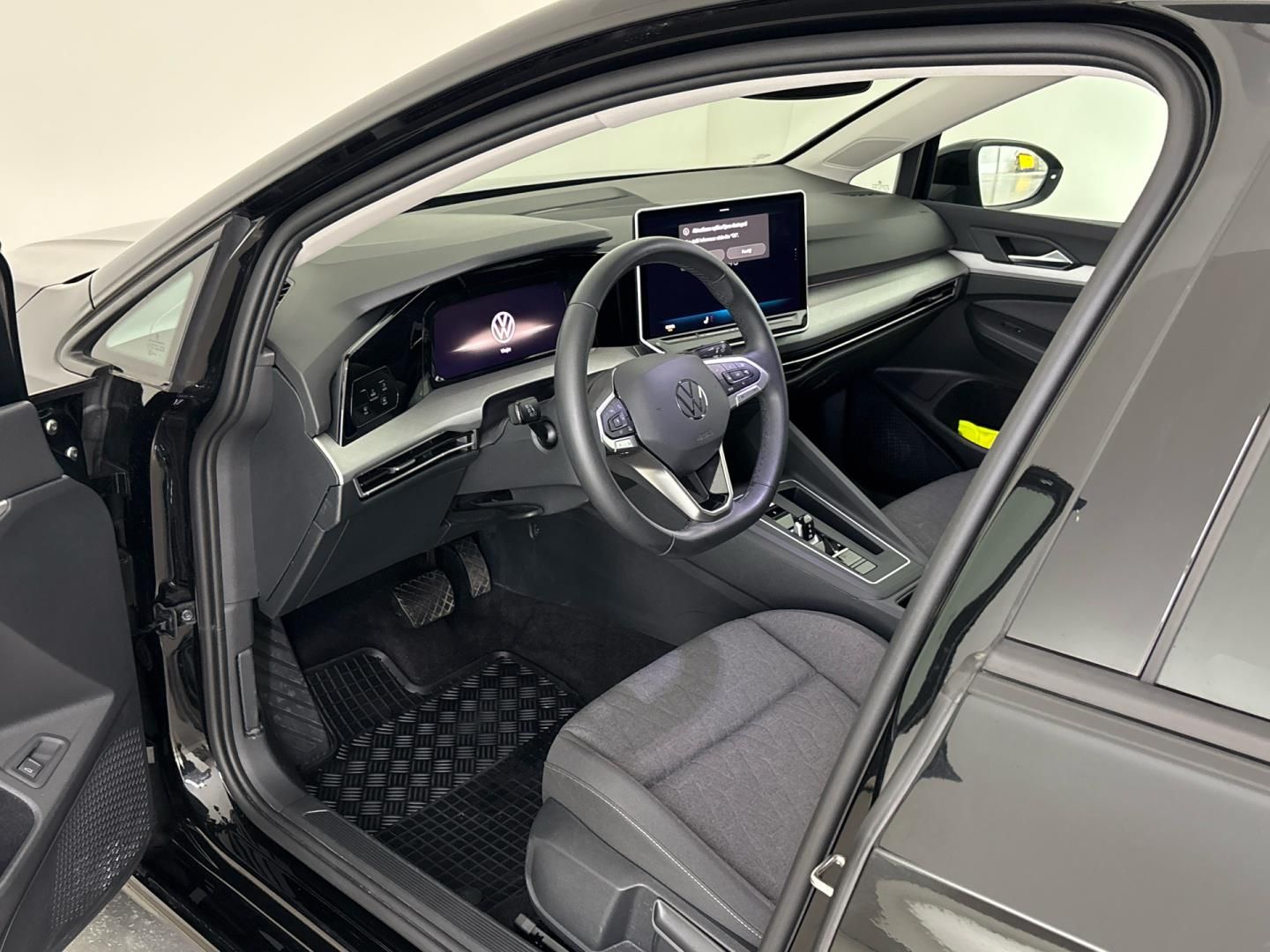 Volkswagen Golf, 1.5 eTSi / 85 kW People DSG - fotka 6