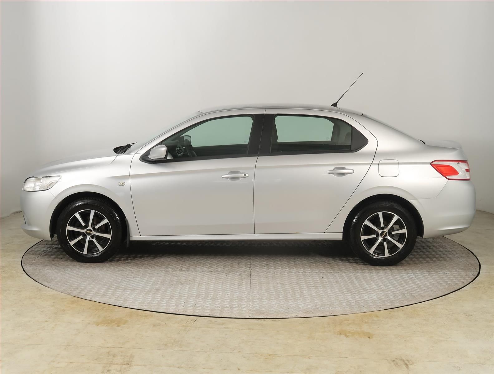 Peugeot 301, 1.2 VTi, Klima, Tempomat - fotka 3