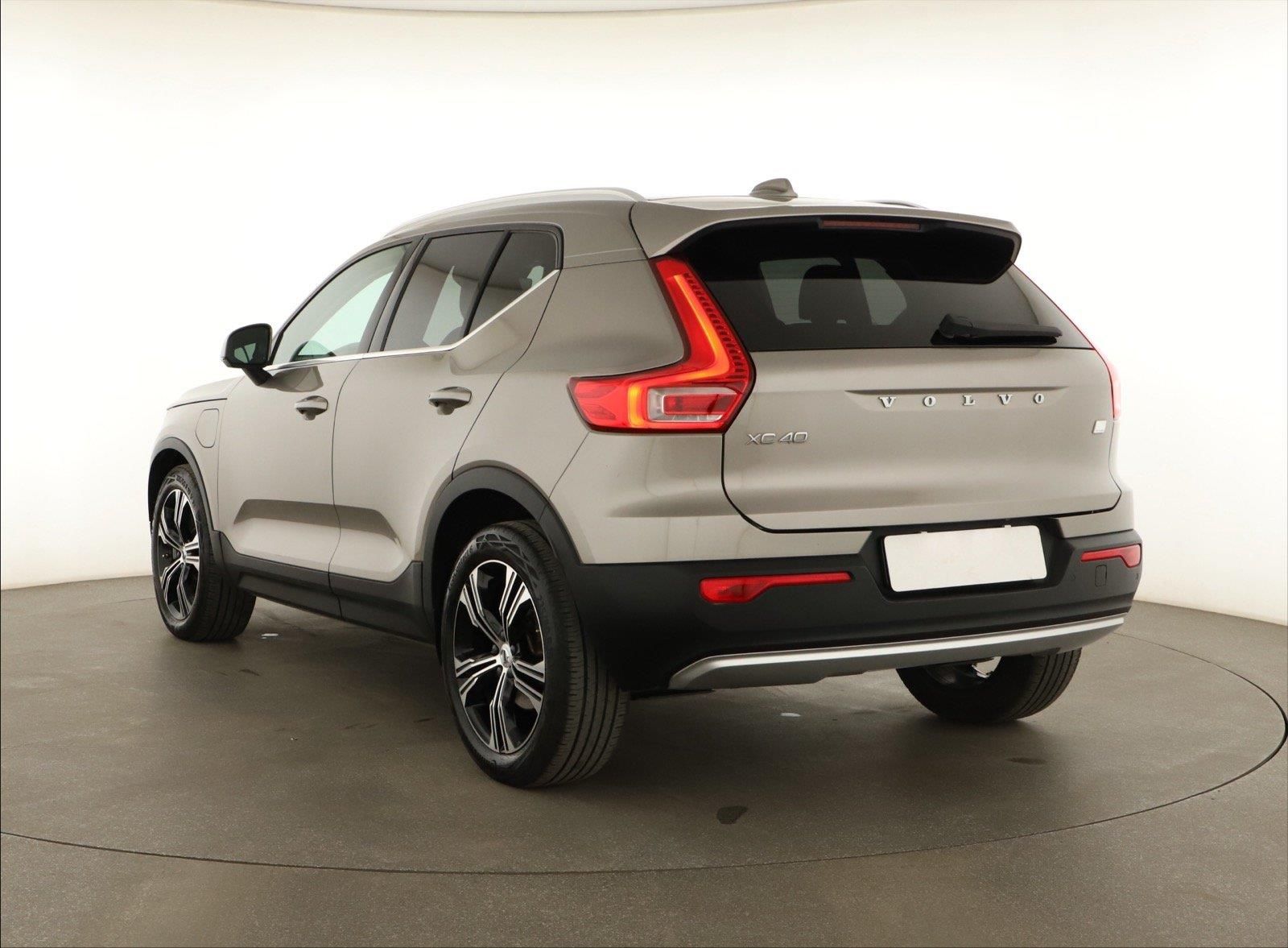 Volvo XC40, T5 Recharge, Automat, ČR,1.maj - fotka 4