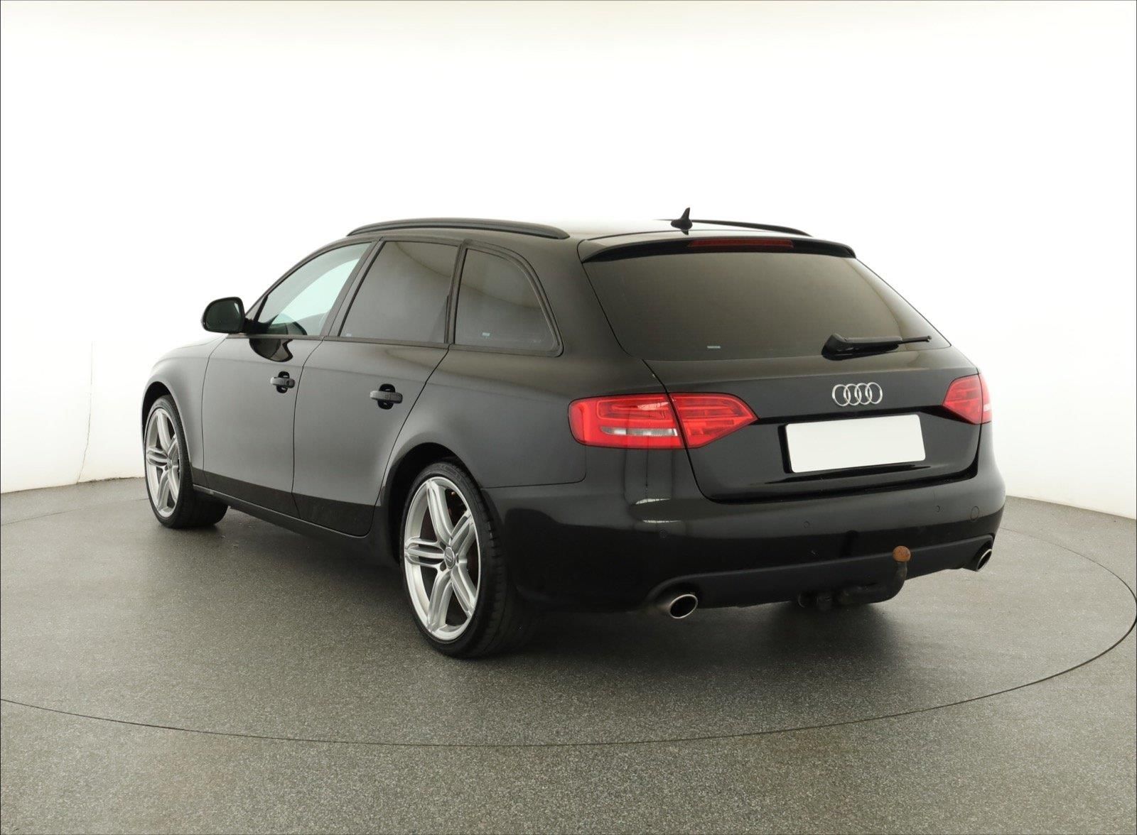 Audi A4, 3.0 TDI, 4X4, Navi, Xenony - fotka 4