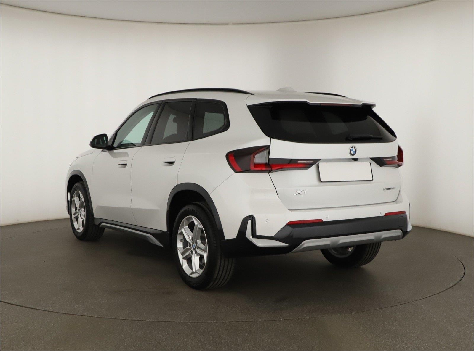 BMW X1, sDrive18i, Full LED, Navigace - fotka 4