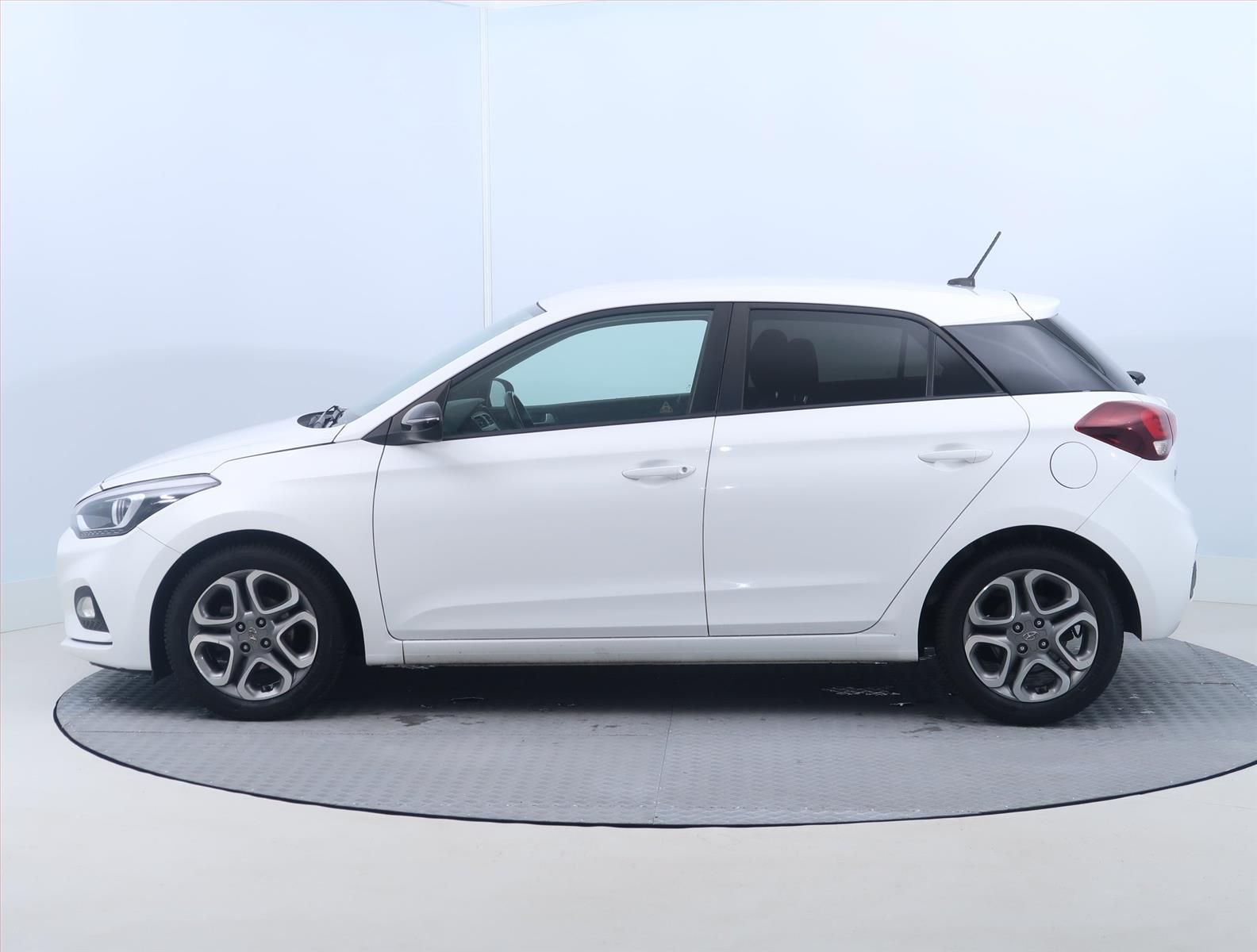 Hyundai i20, 1.2, Serv.kniha, Klima - fotka 3