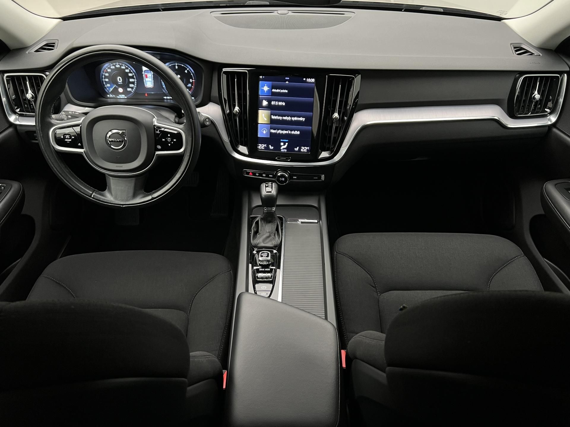 Volvo V60, D3 MOMENTUM PRO AUT - fotka 2