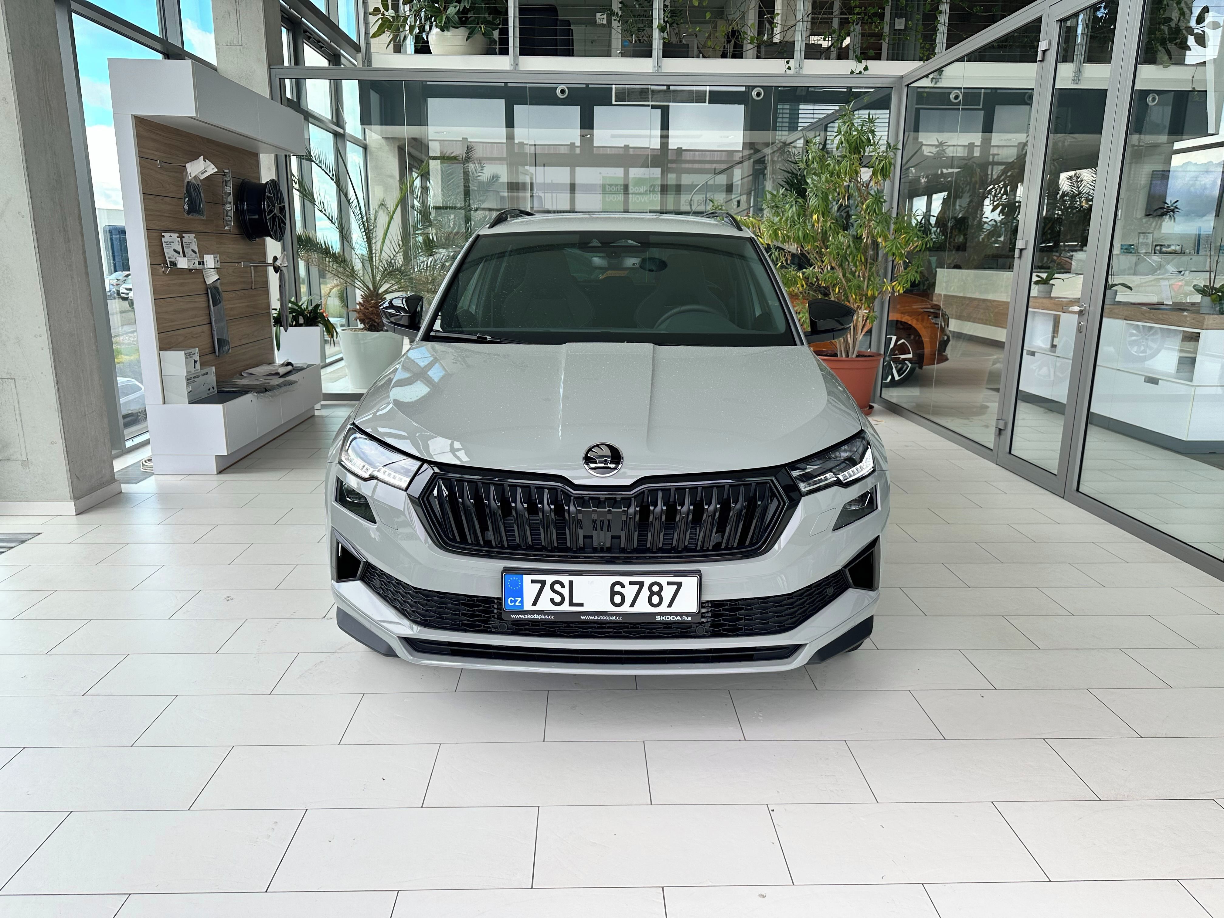 Škoda Karoq, 2,0 TDI 110 kW DSG SportLine - fotka 2