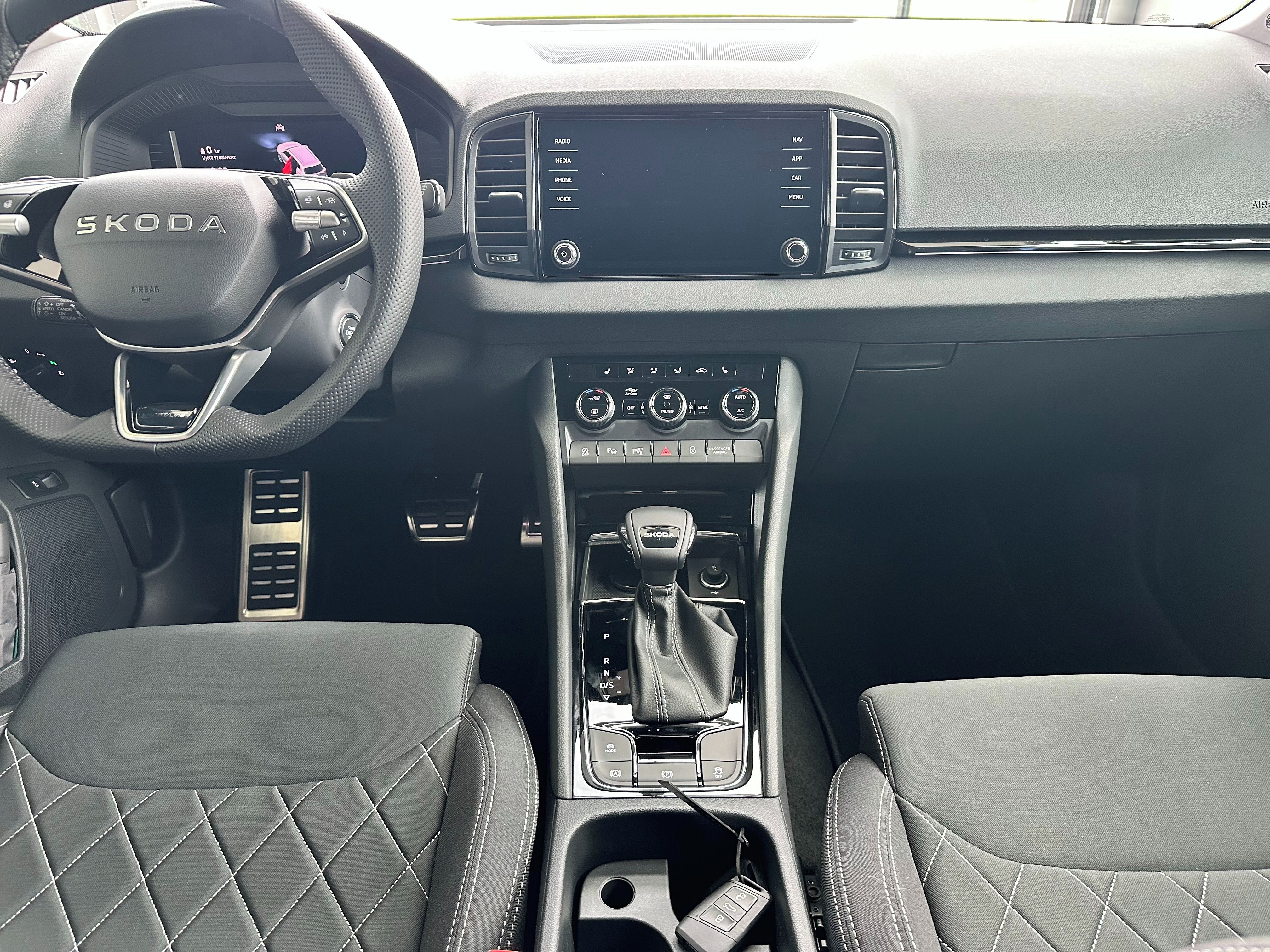 Škoda Karoq, 2,0 TDI 110 kW DSG SportLine - fotka 6