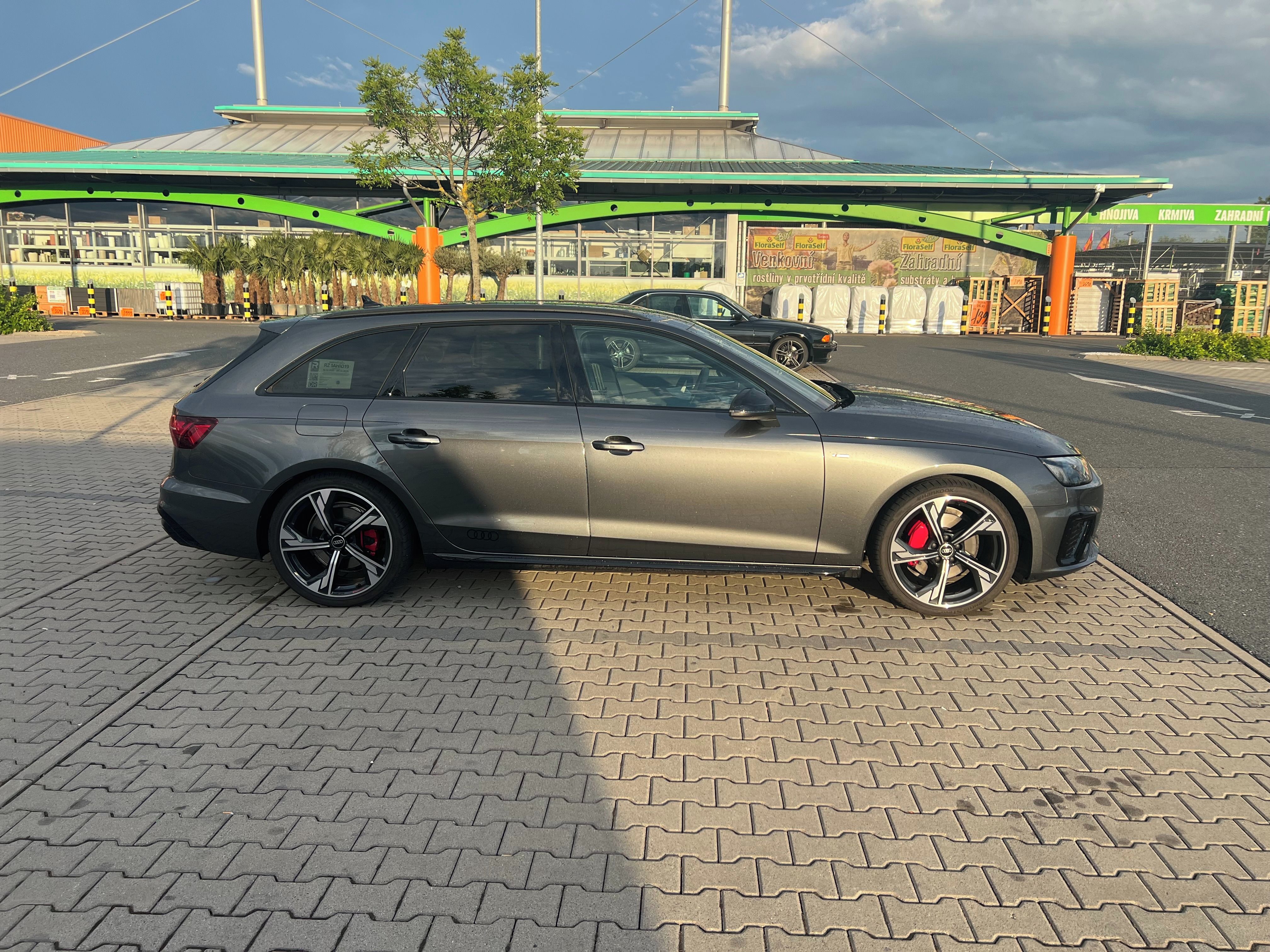 Audi A4 Avant, S line - fotka 4