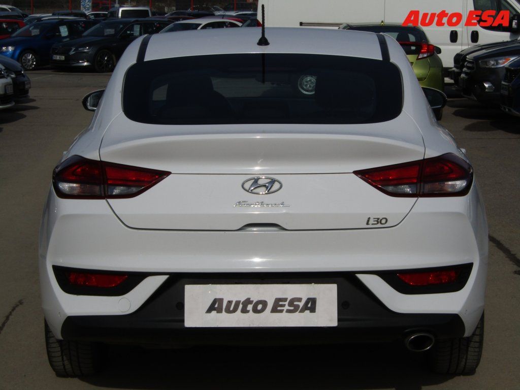 Hyundai i30, 1.6 CRDi Fastback,ČR - fotka 5