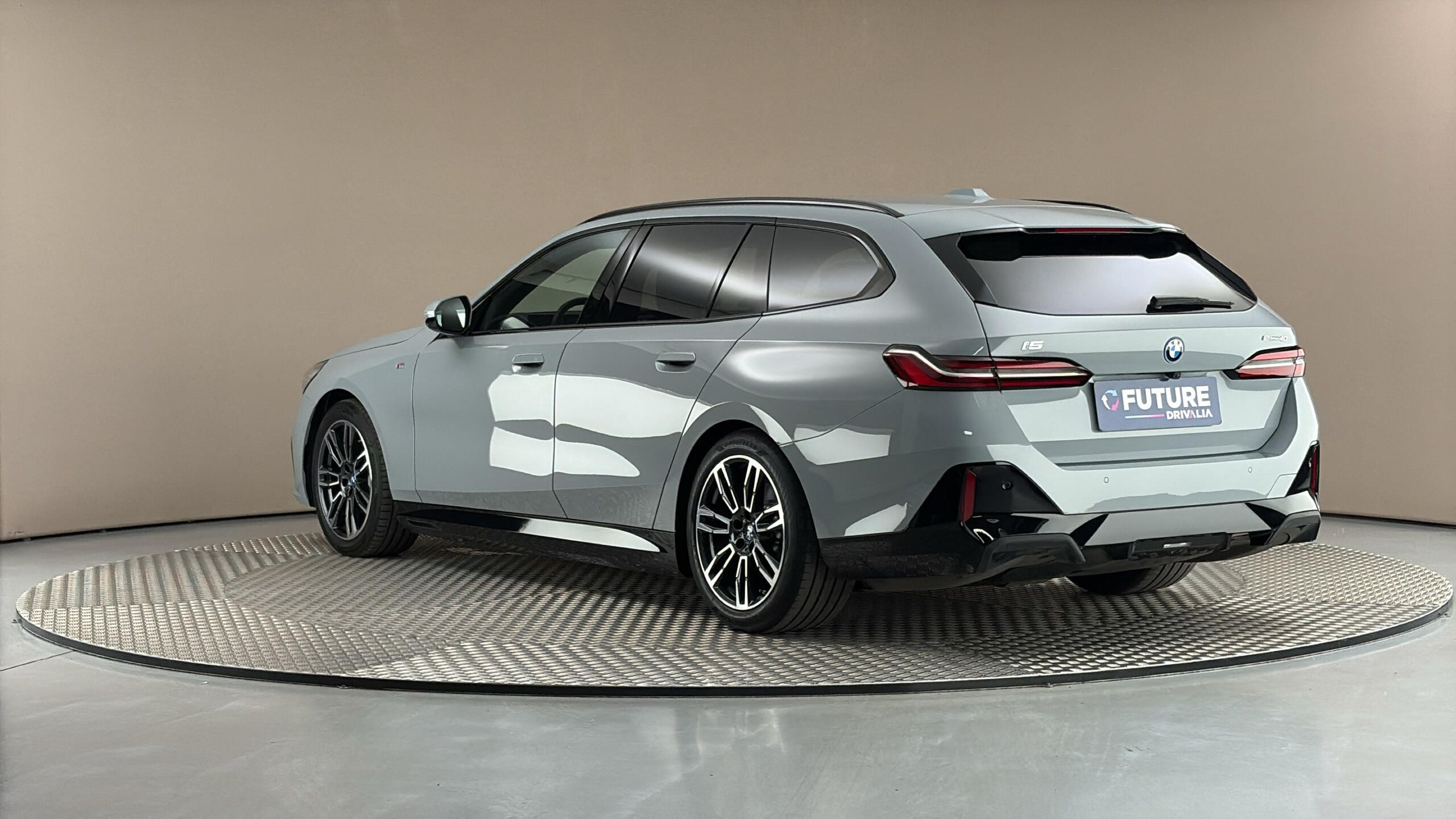 BMW i5, 40 AUT eDrive M-paket Touring - fotka 2