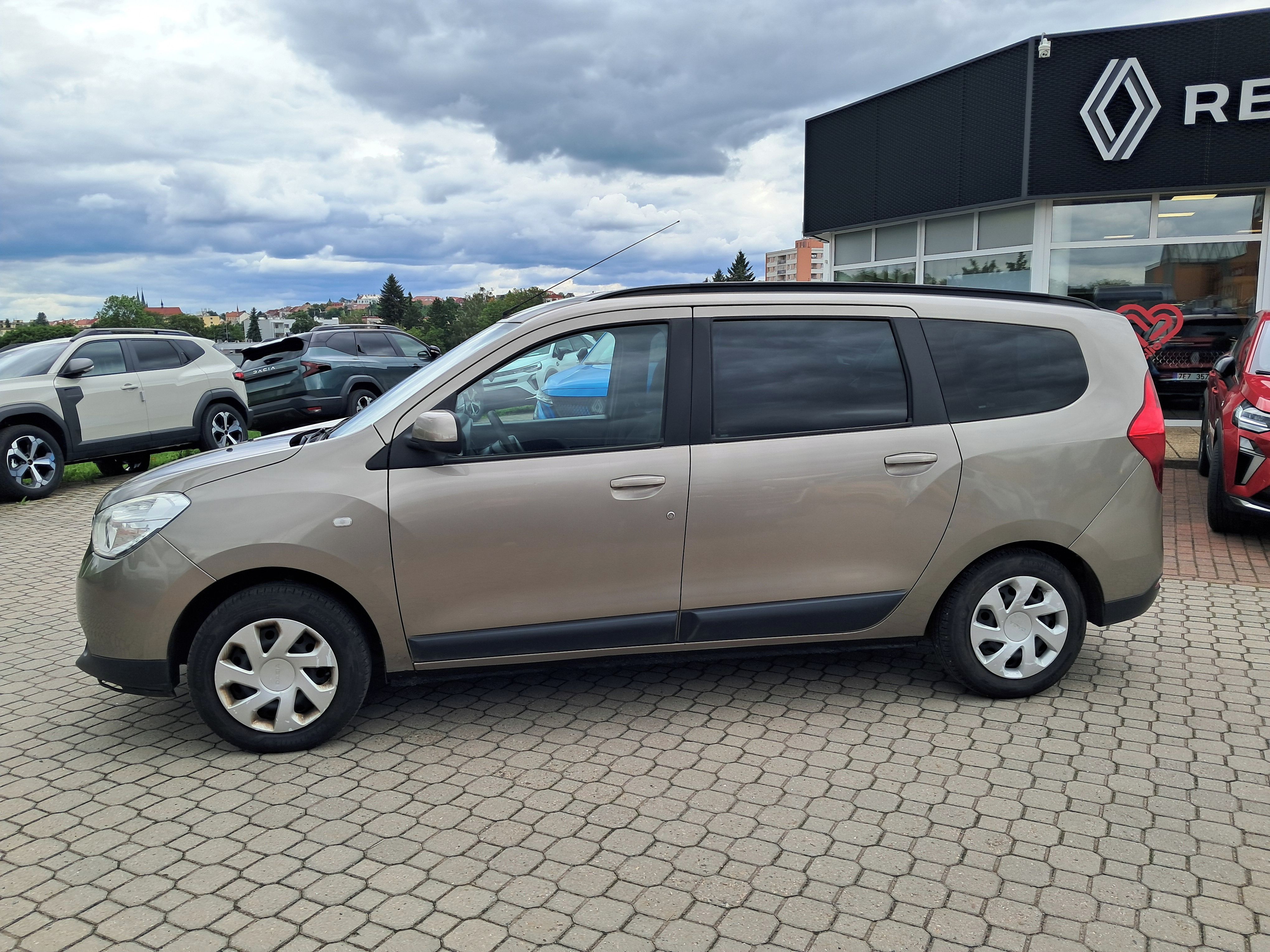 Dacia Lodgy, 1.6/75kW/1.maj./ČR/2015 - fotka 2