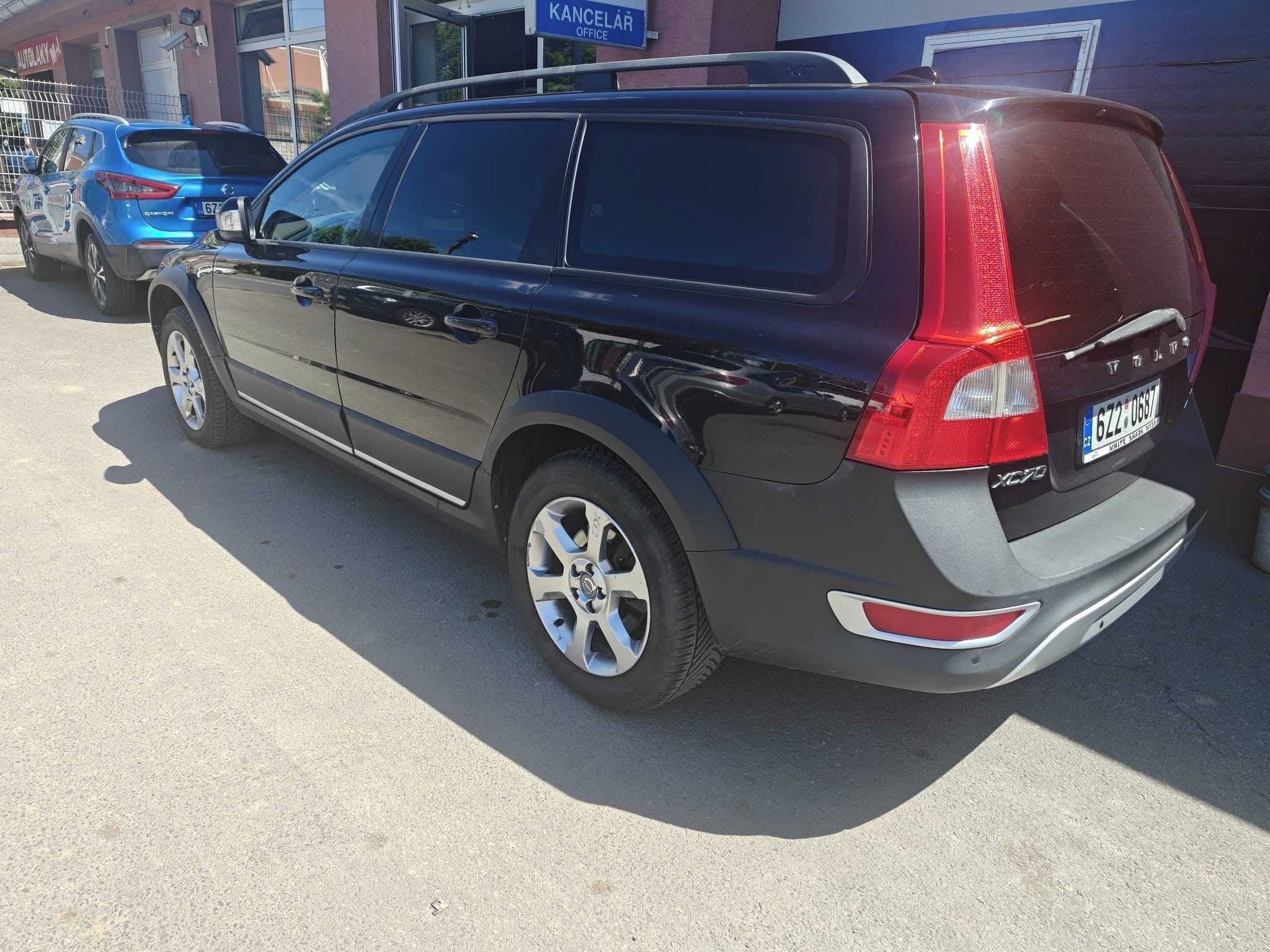 Volvo XC70, 2,4 D5 AWD - fotka 4