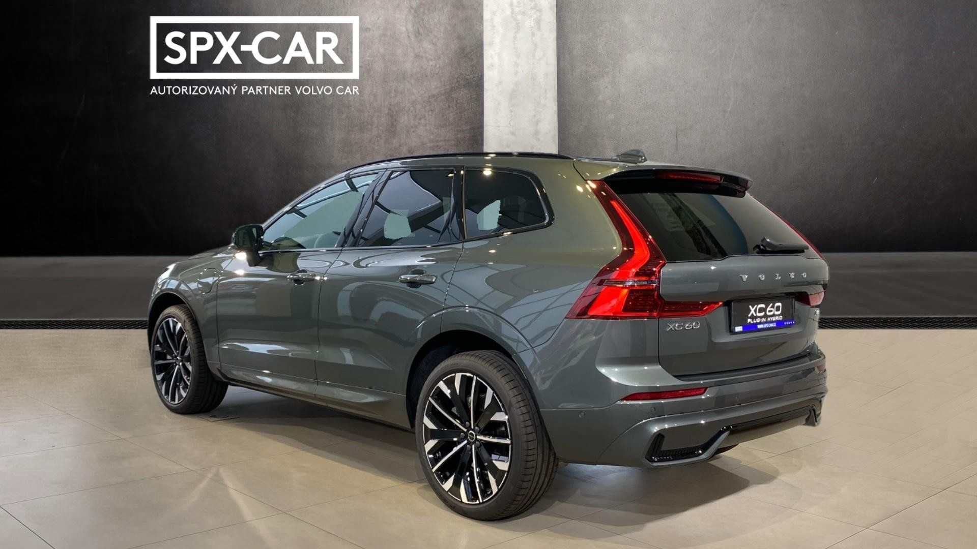 Volvo XC60, ULTRA DARK, B5 AWD, 184+10 kW - fotka 4