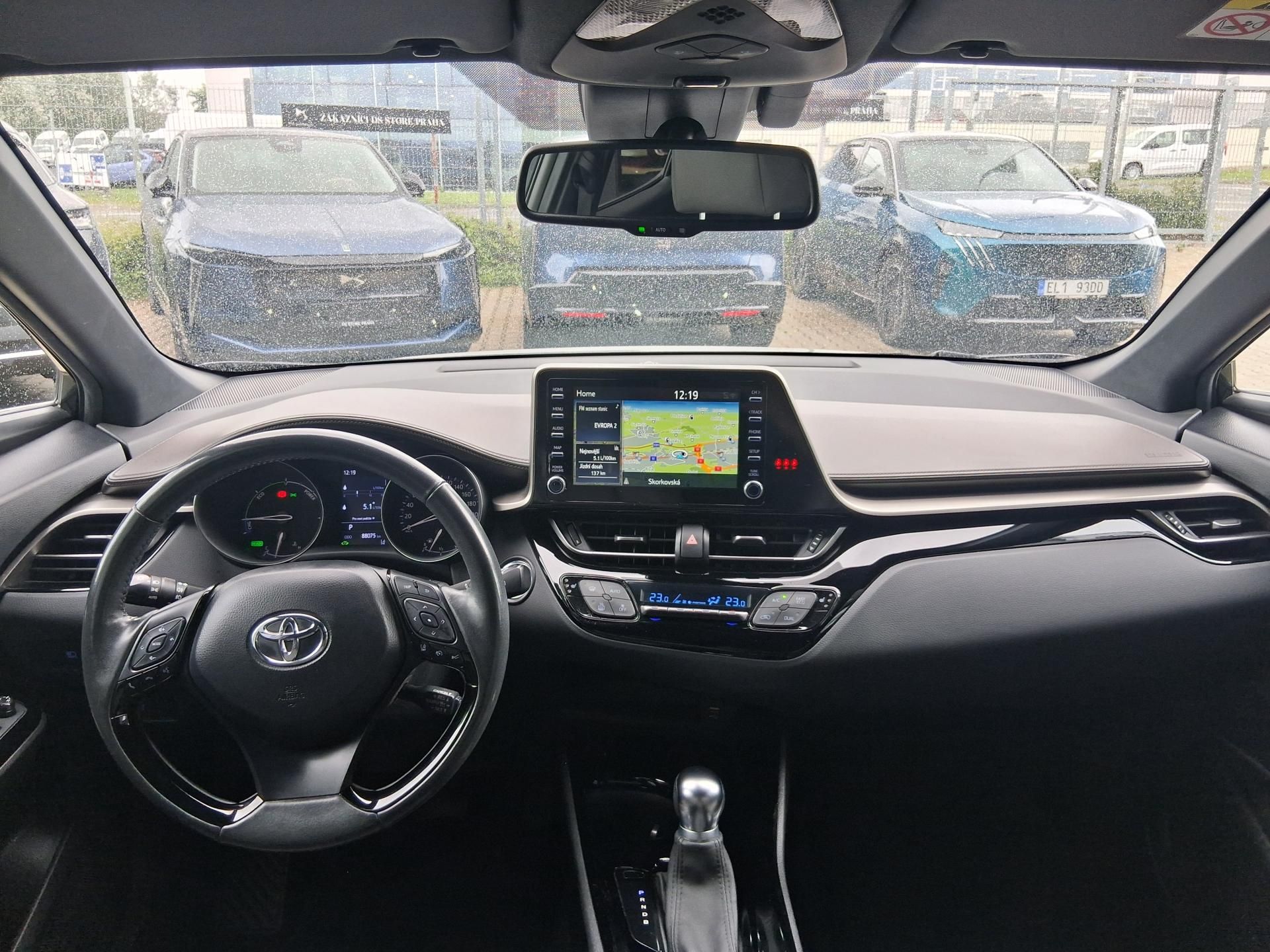 Toyota C-HR, EXECUTIVE 1.8 Hyb. 90 kW - fotka 2