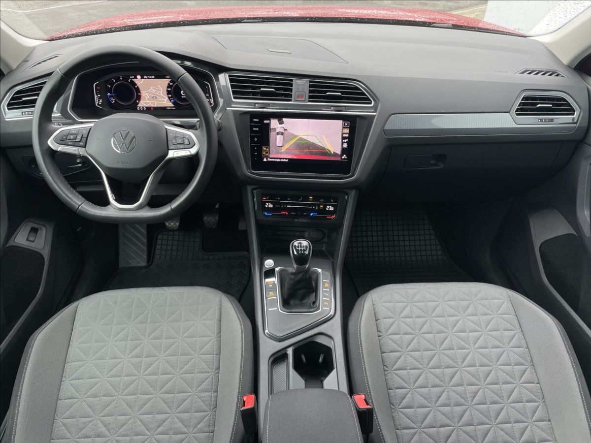 Volkswagen Tiguan, 1,5 TSI Life TAŽNÉ+KAMERA - fotka 6