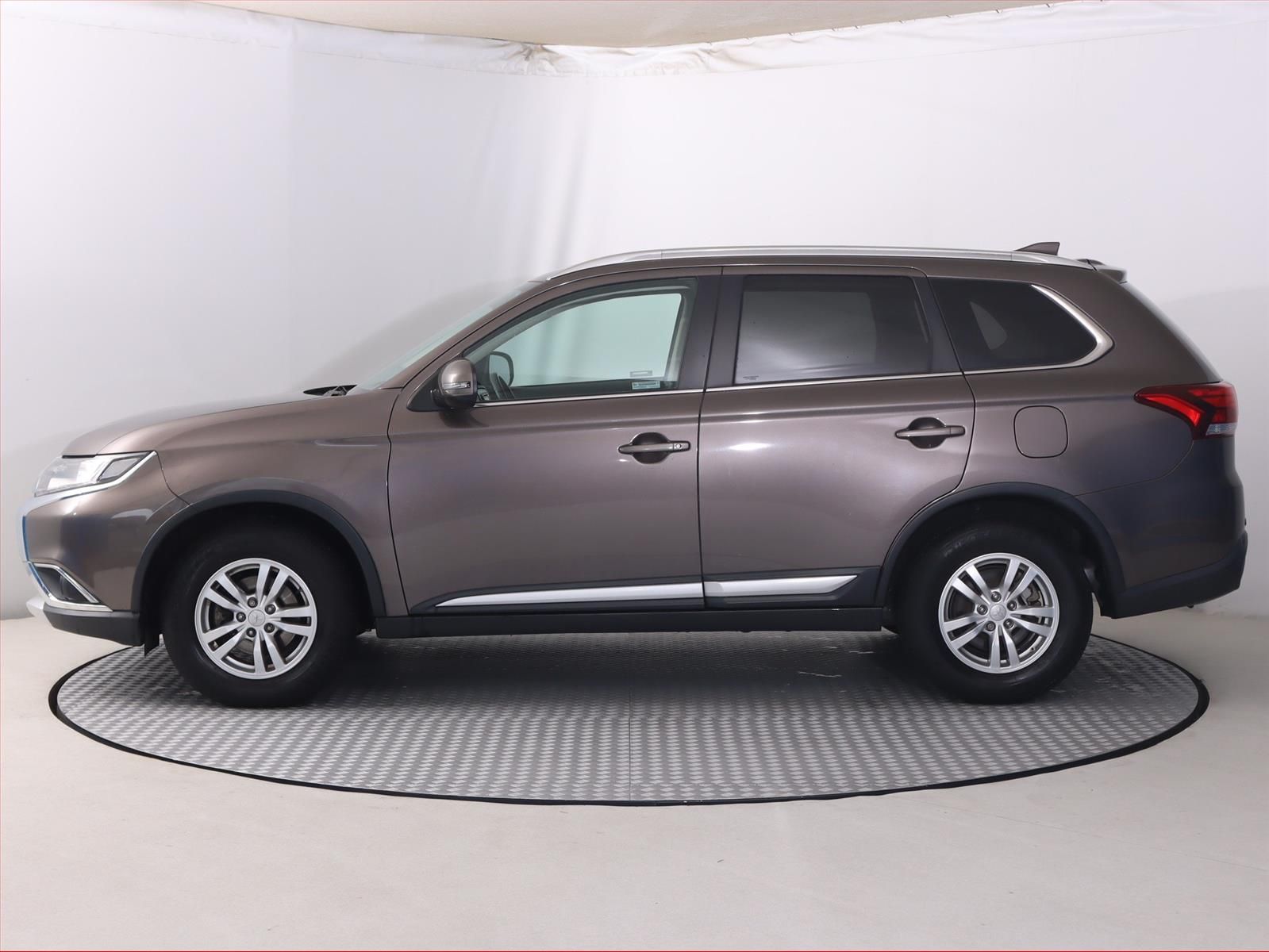 Mitsubishi Outlander, 2.0, Serv.kniha - fotka 3