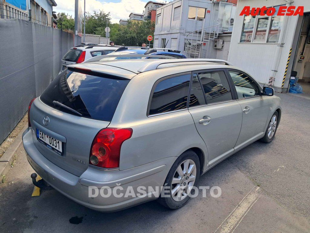 Toyota Avensis, 2-2DCAT - fotka 2
