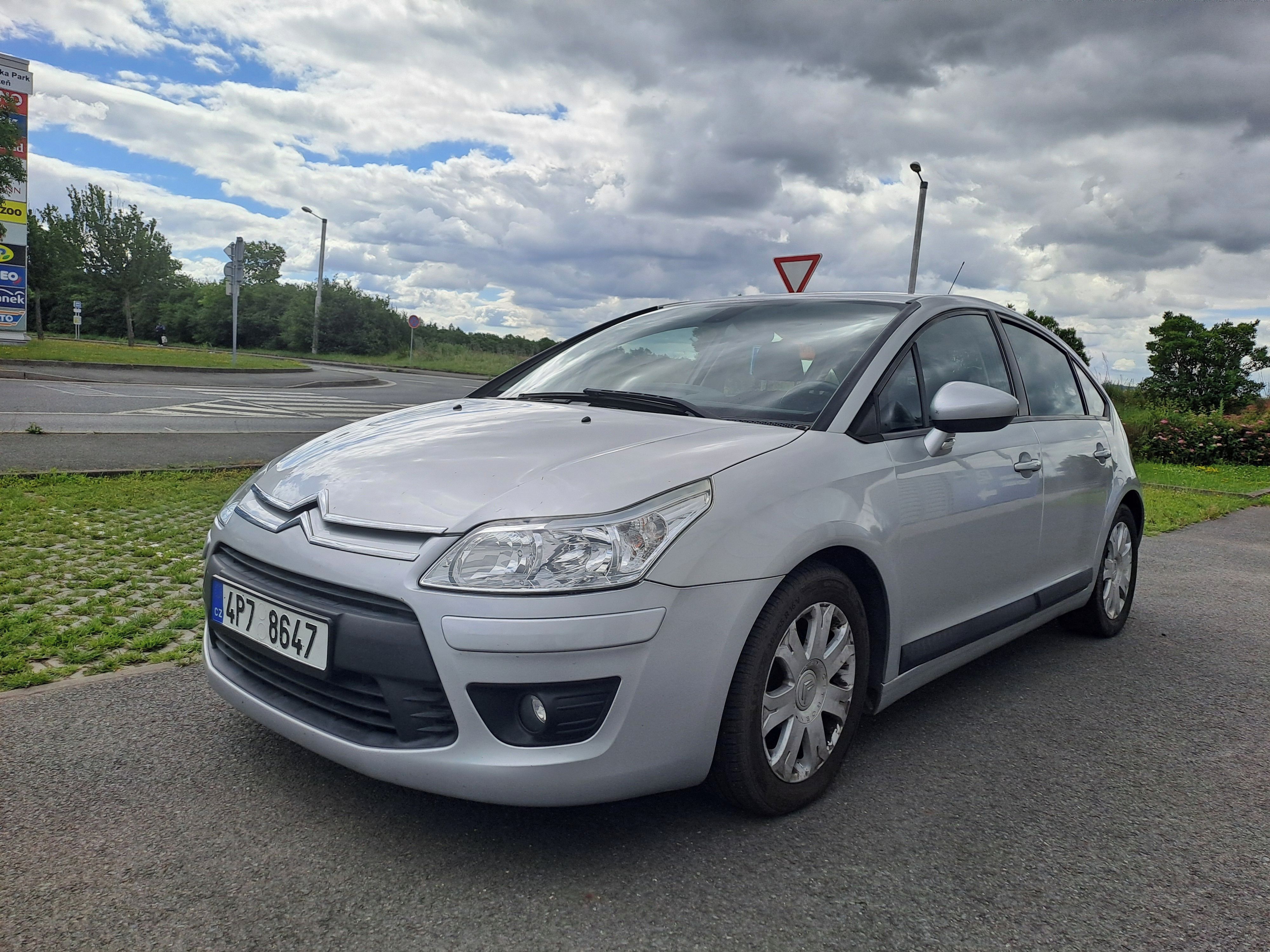 Citroën C4, 1.4i ČR 2.MAJ PĚKNÉ,SPOLEHLIVÉ - fotka 3