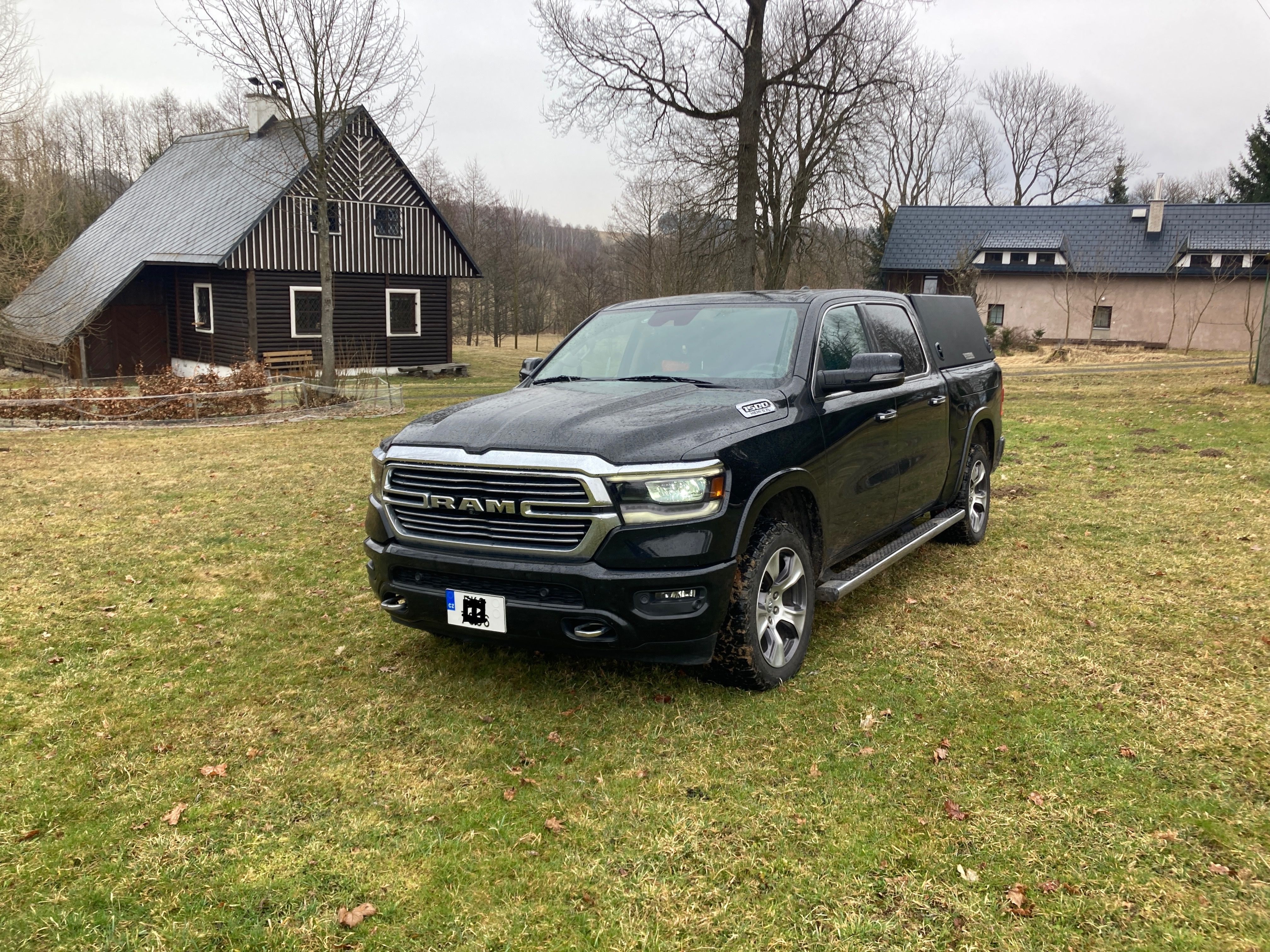 RAM 1500, LARAMIE, Vzduch, LPG ,