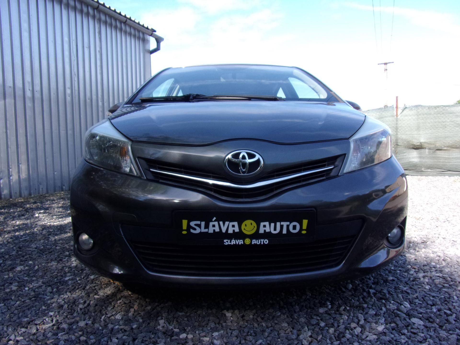 Toyota Yaris, 1.3i 73kW LOUNGE AUT.KLIMA KM - fotka 2