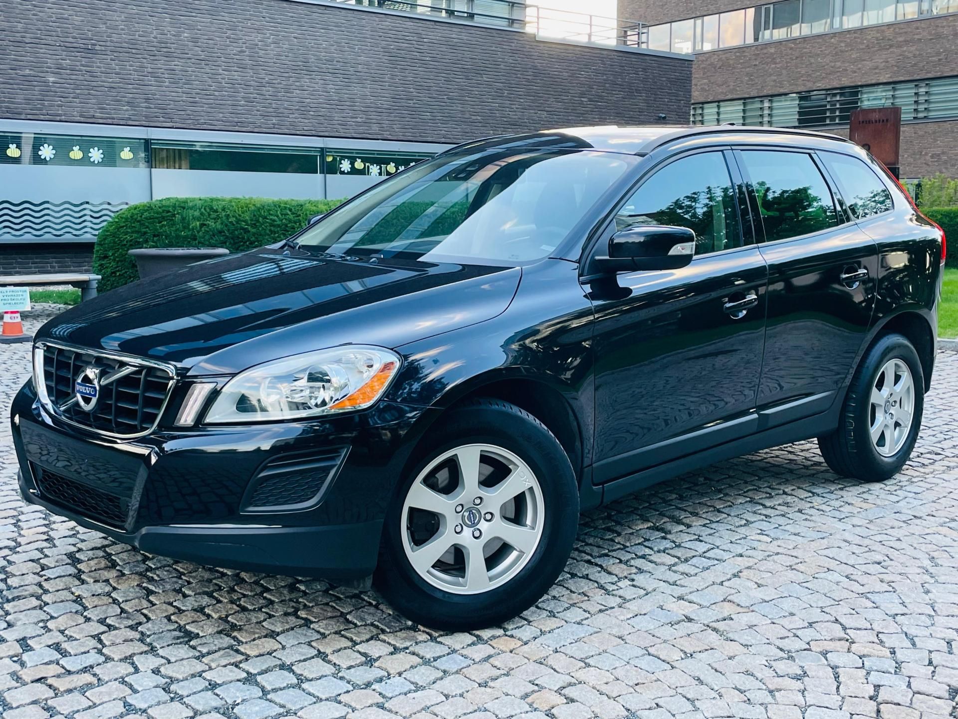 Volvo XC60, 2.0D 5V MAN 1.MAJITEL SERVISKA - fotka 4