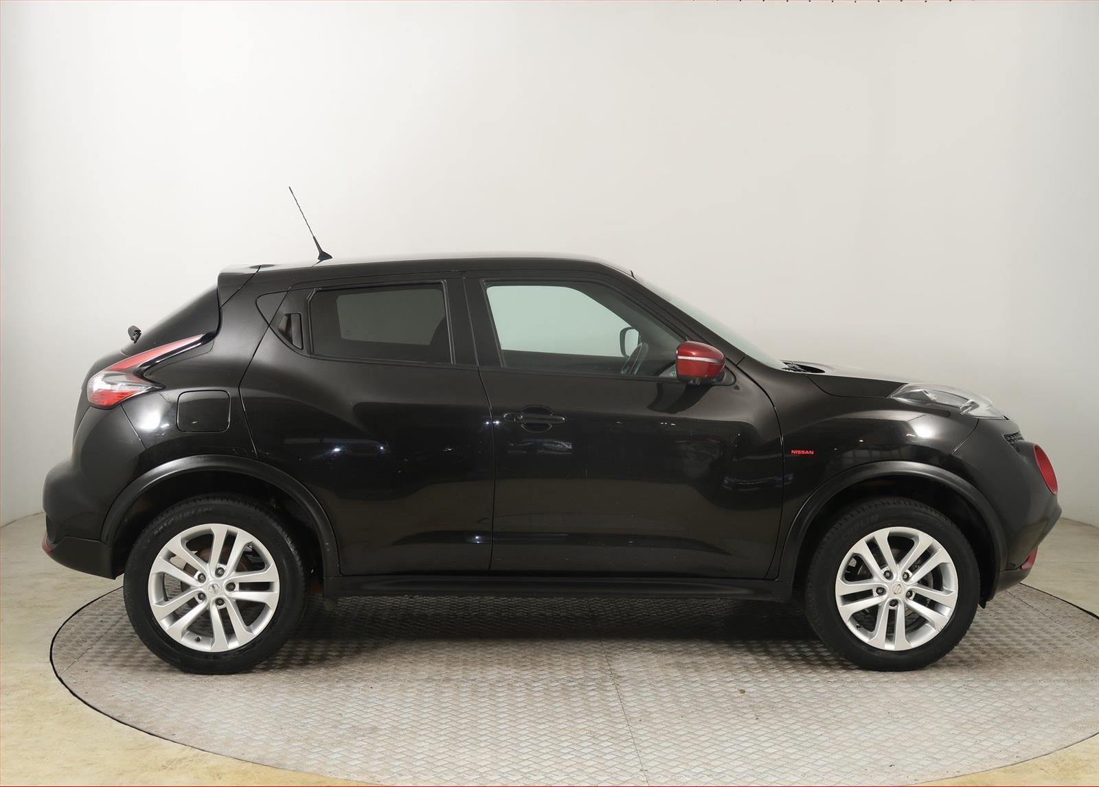Nissan Juke, 1.6 i, Automat, ČR,1.maj - fotka 6