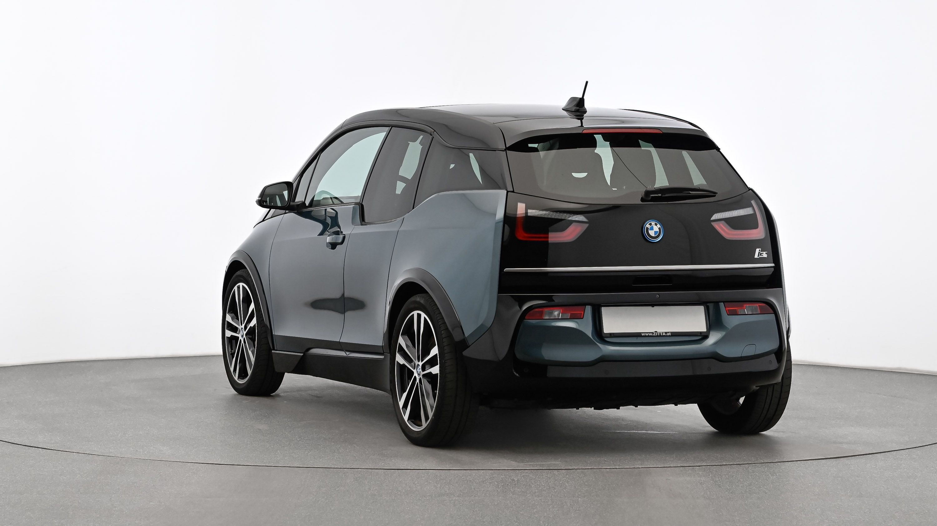 BMW i3, i3s 120Ah SUITE H/K KAMERA - fotka 3