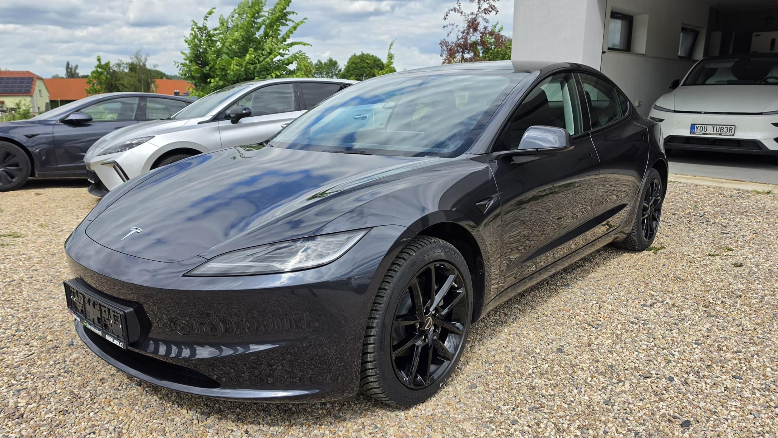 Tesla Model 3 - fotka 2