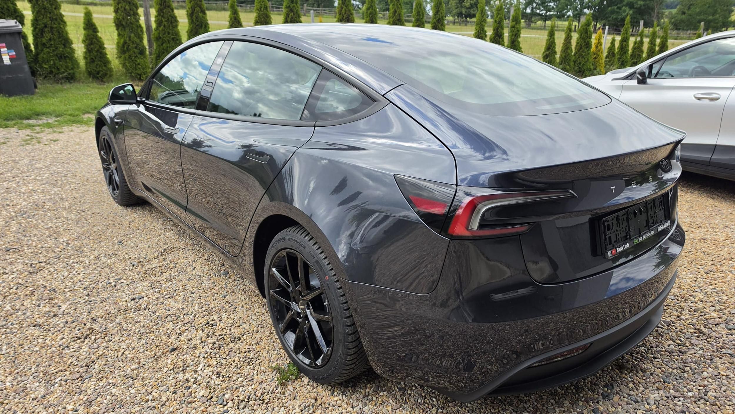 Tesla Model 3 - fotka 3