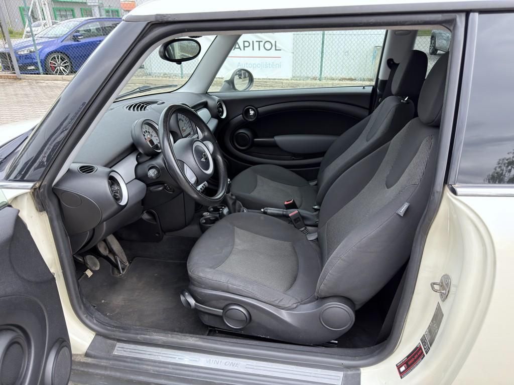 Mini One, 1.4i 70 kW servisní knížka - fotka 6