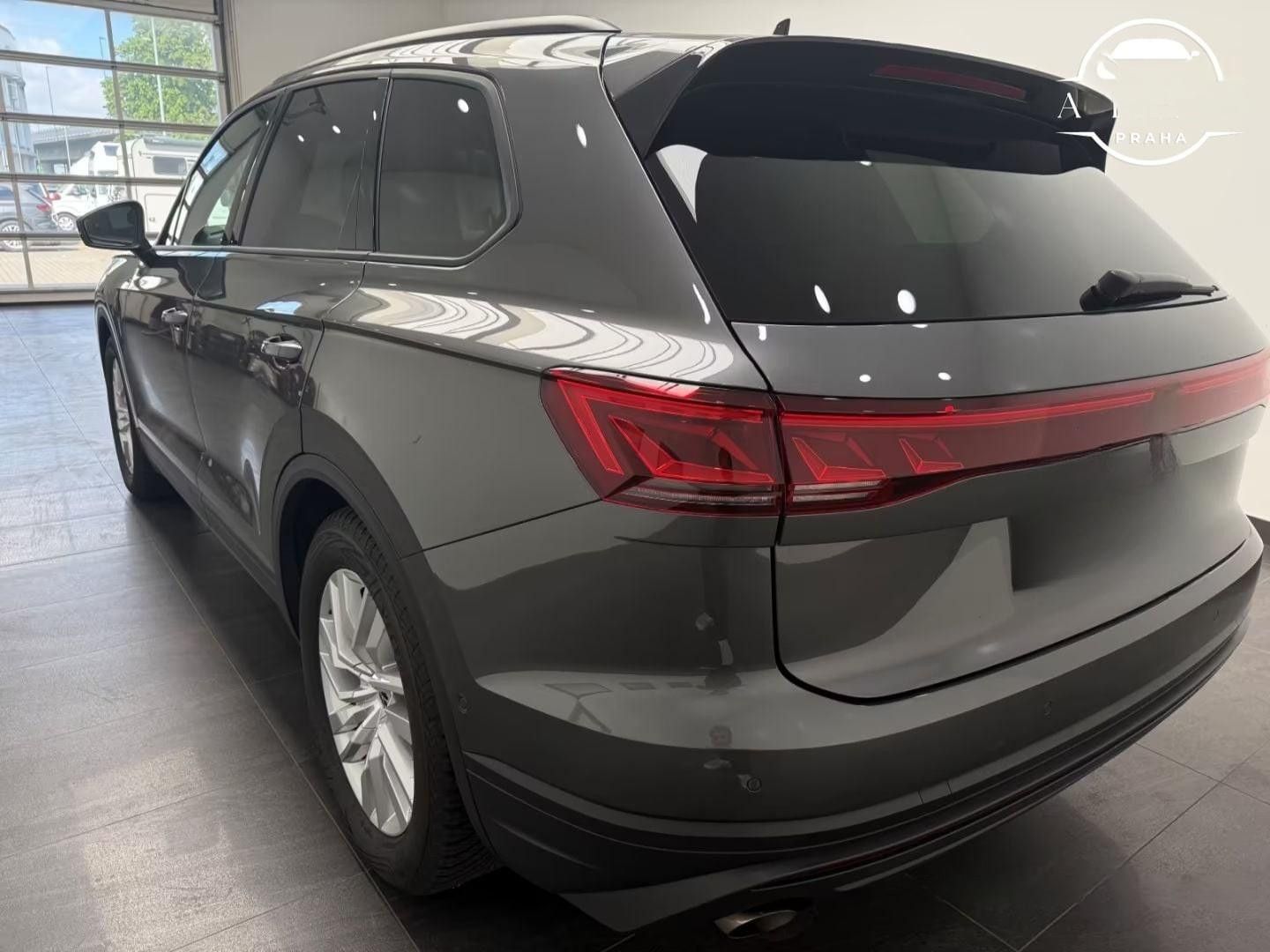 Volkswagen Touareg, 3.0 TDI 4Motion* - fotka 4
