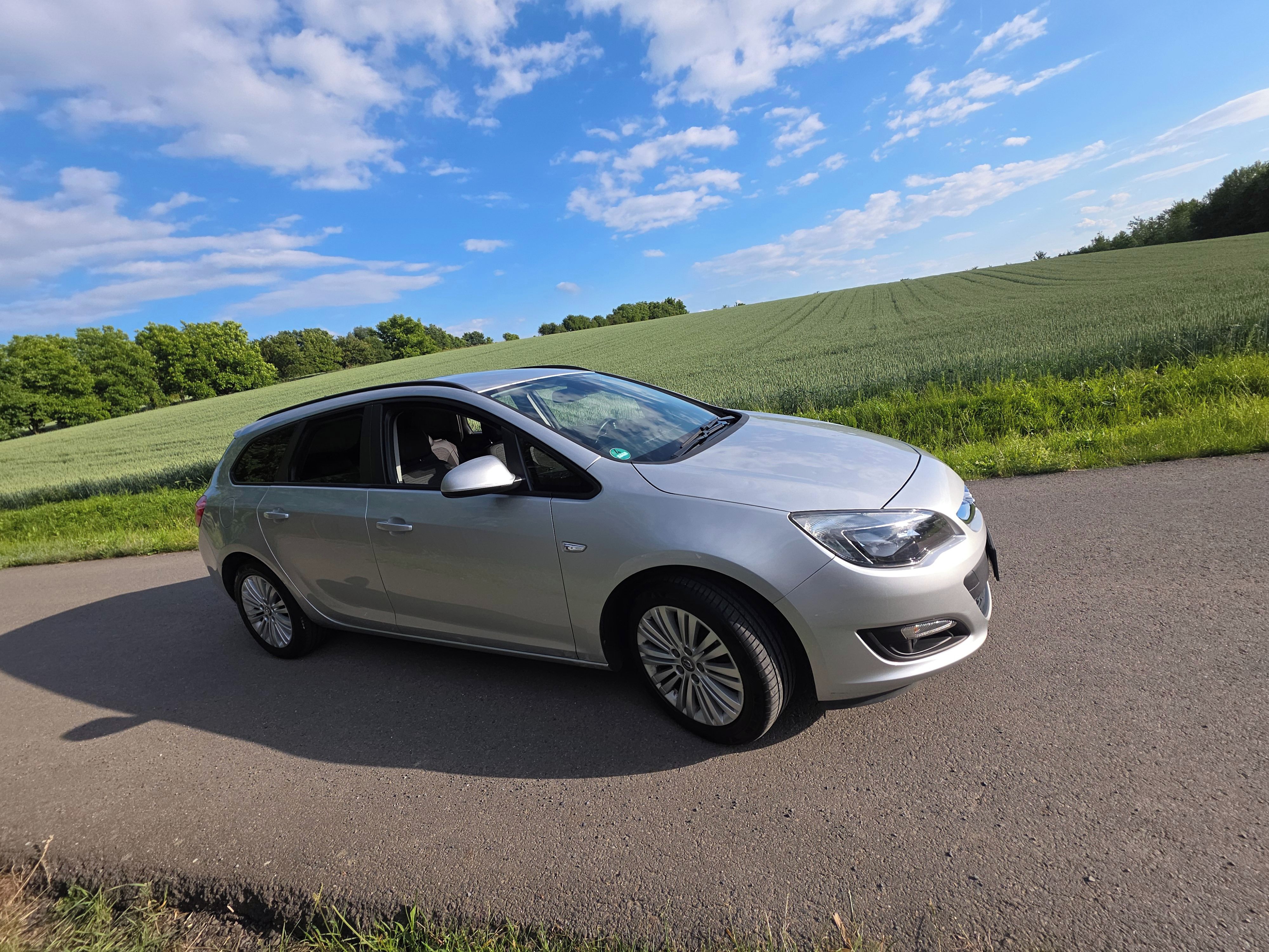 Opel Astra, J 1.6 cdti 81 kW - fotka 3