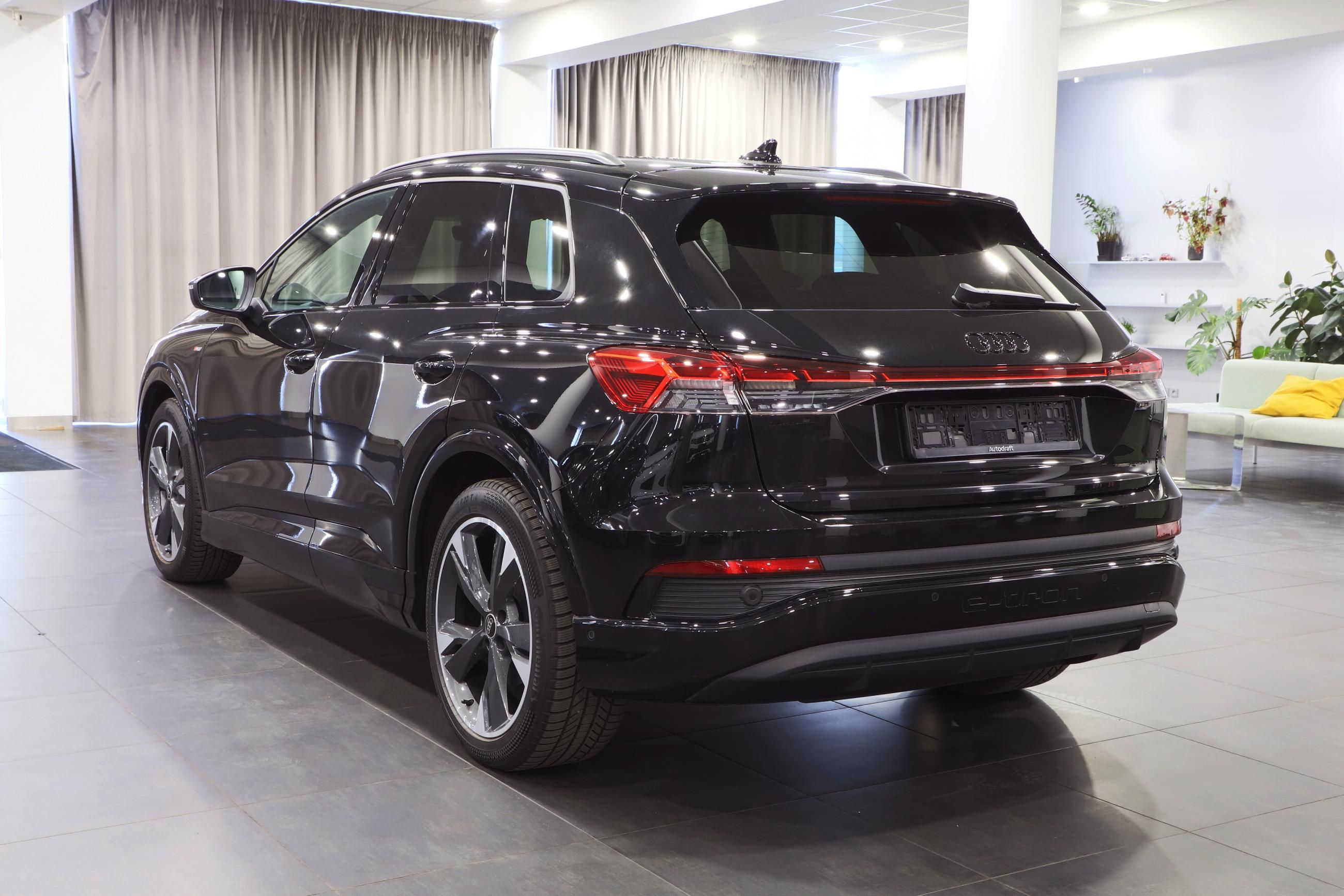 Audi Q4 e-tron, e-tron 45 150kW 82kWh S-Line - fotka 5