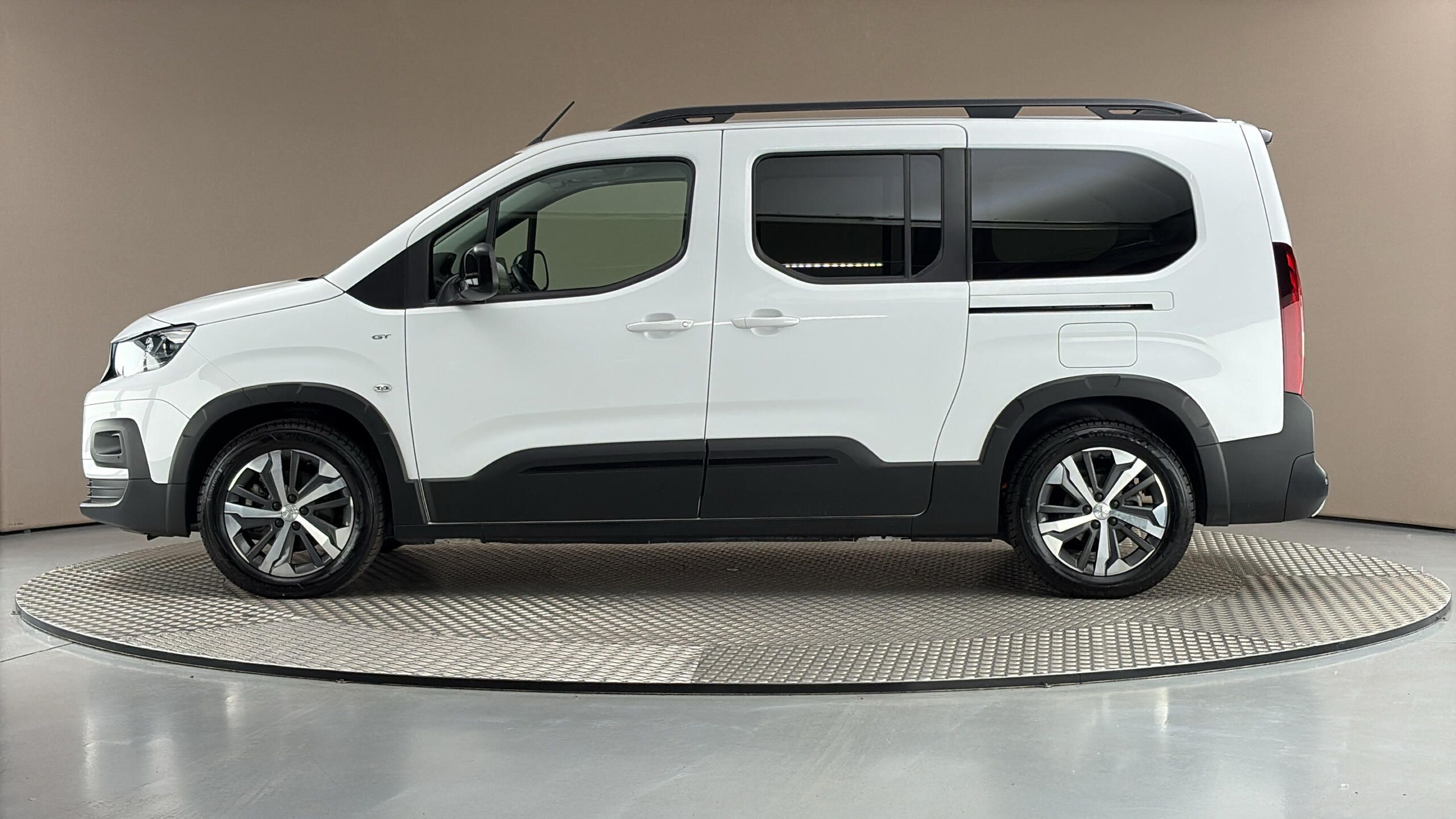 Peugeot Rifter, 50 kWh AUT GT Long - fotka 4