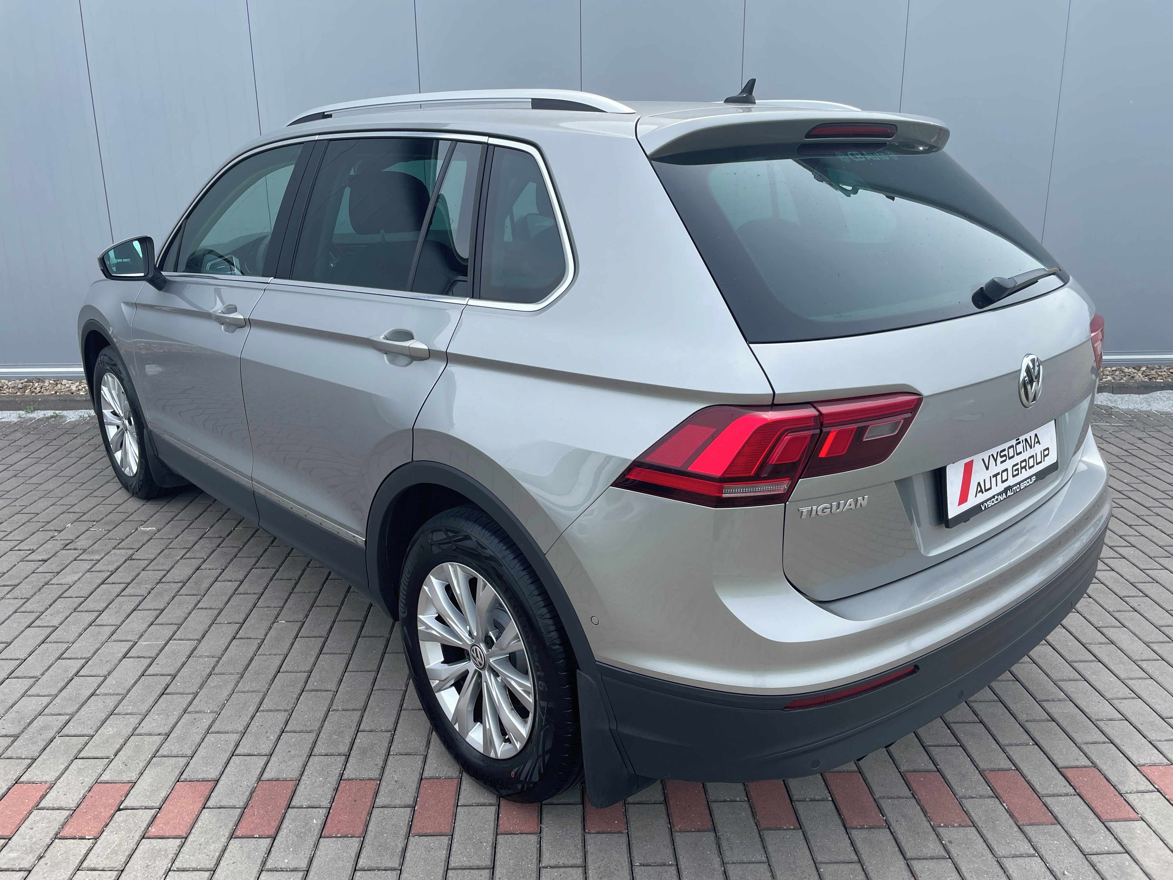 Volkswagen Tiguan, 1,5 TSi COMFORTLINE 1.Maj-ČR - fotka 2