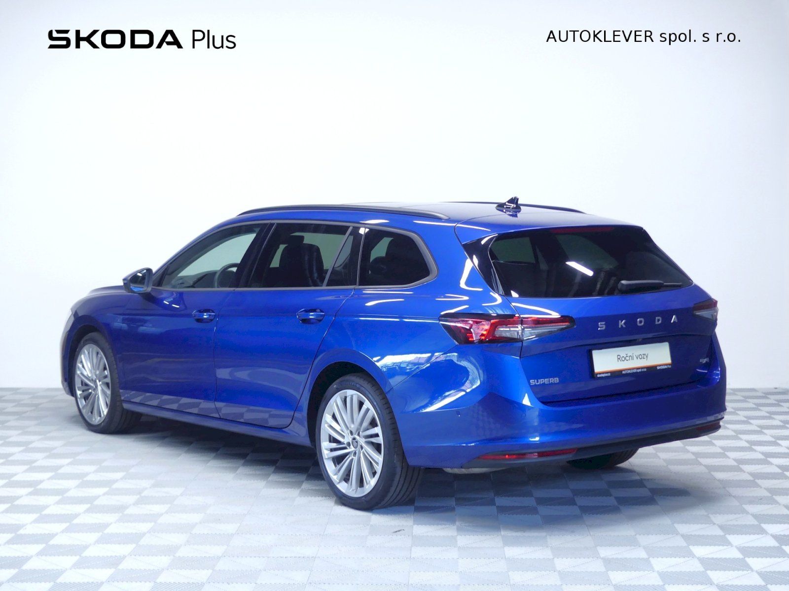 Škoda Superb, Selection 4x4 DSG 2.0TSI 195kW - fotka 6