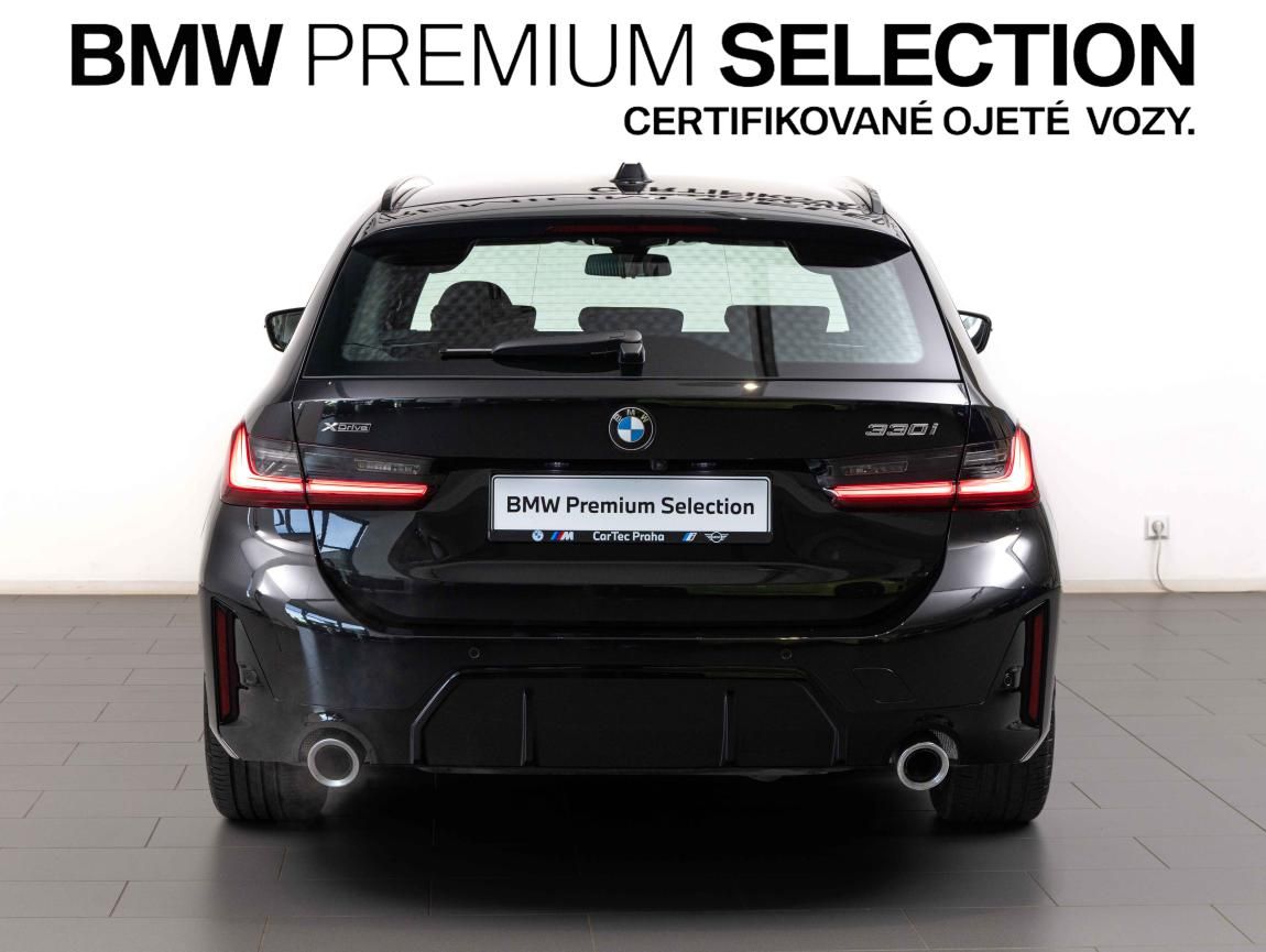 BMW Řada 3, 330i xDrive Touring - fotka 4