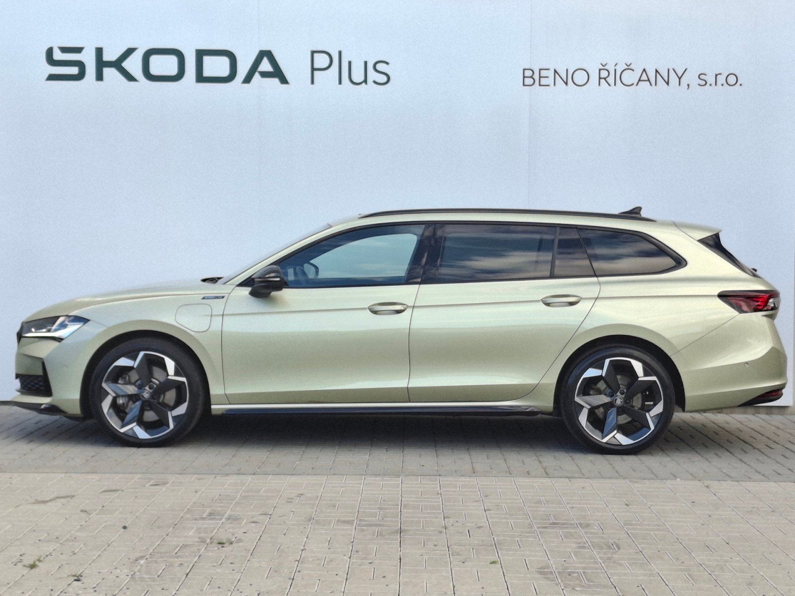 Škoda Superb, Combi iV SportLine DSG 1,5TSi - fotka 3