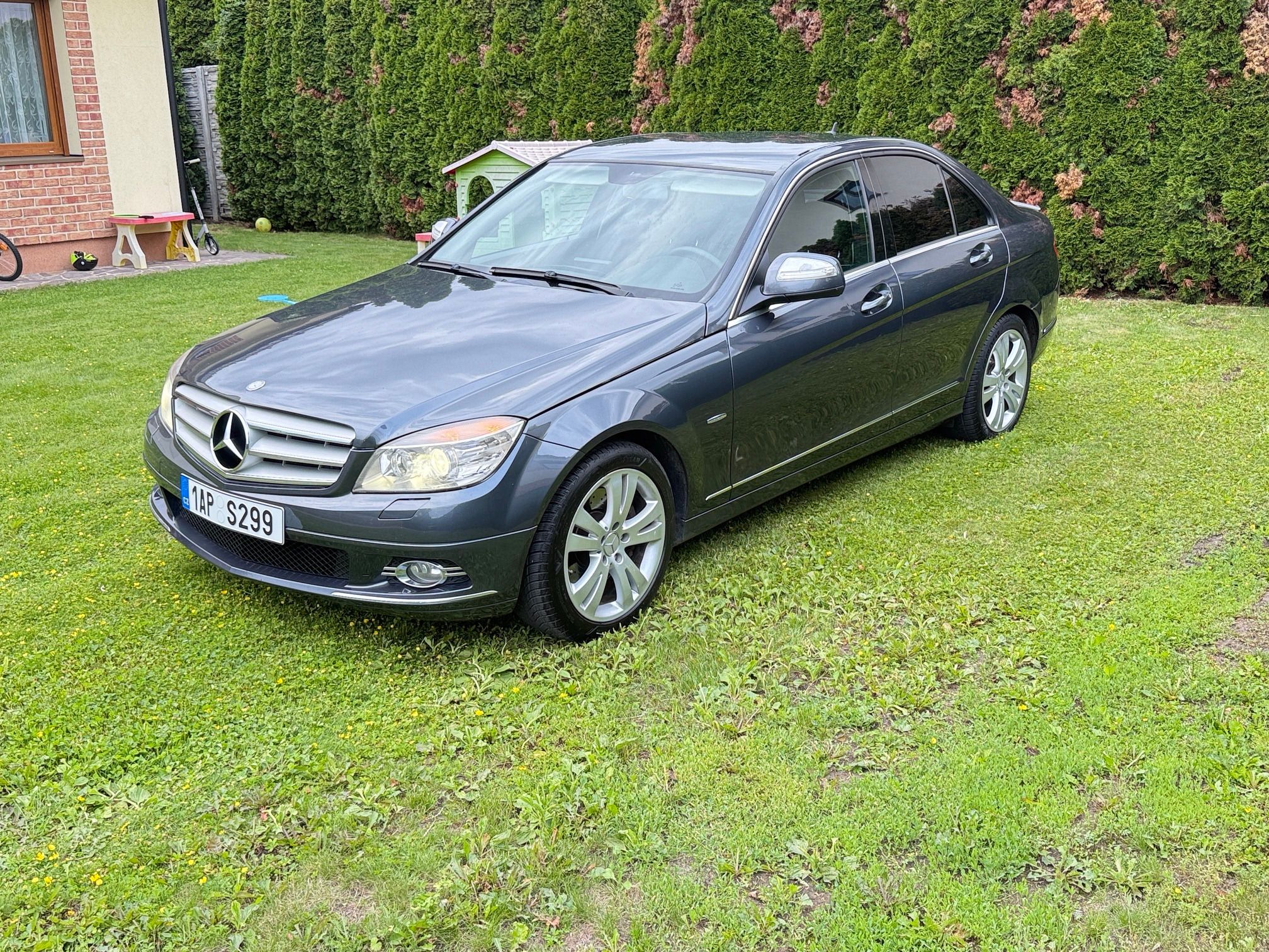 Mercedes-Benz Třídy C, 320 CDI AVANTGARDE - fotka 2