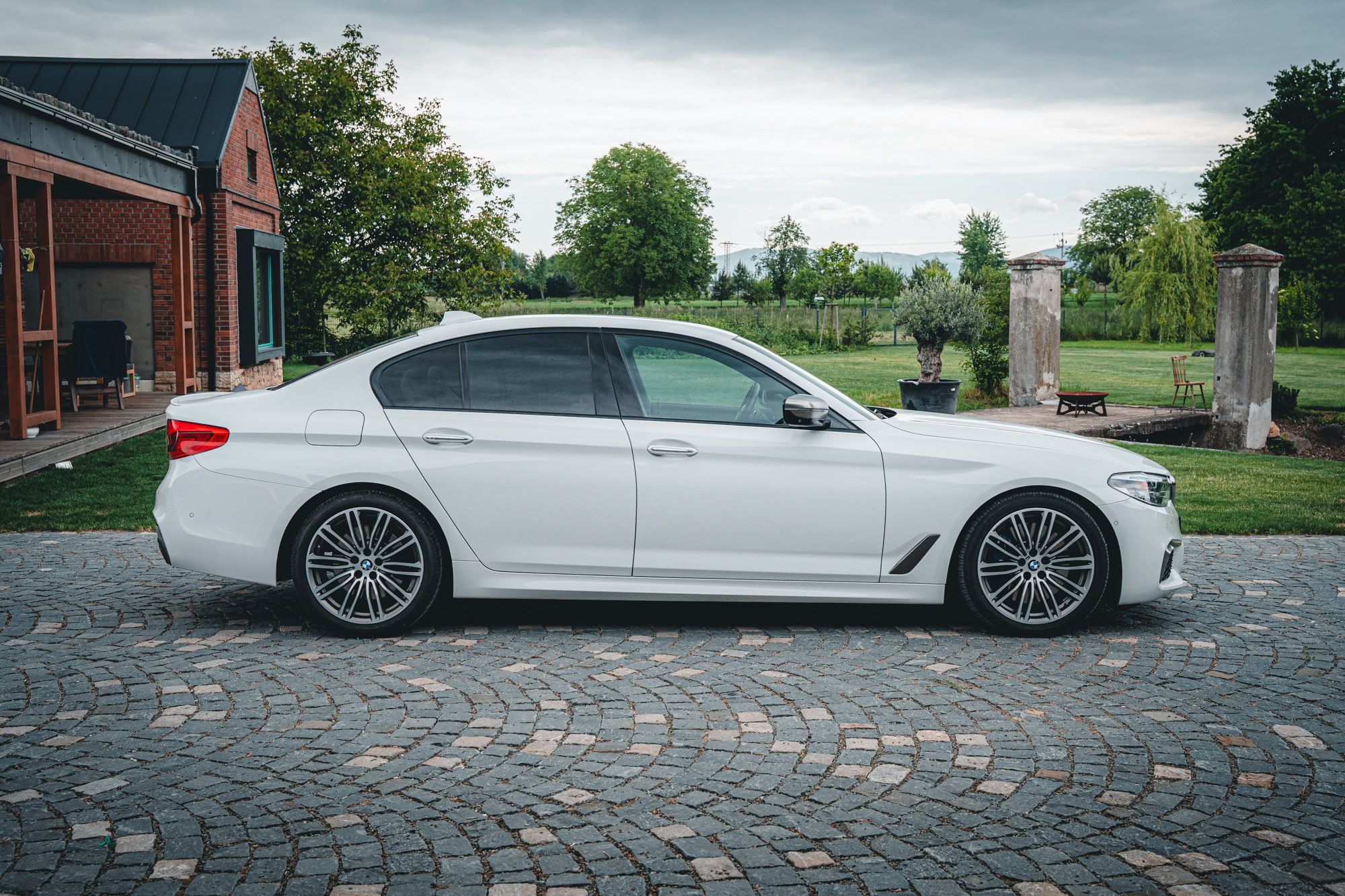 BMW Řada 5, M550i xDrive ČR - fotka 6