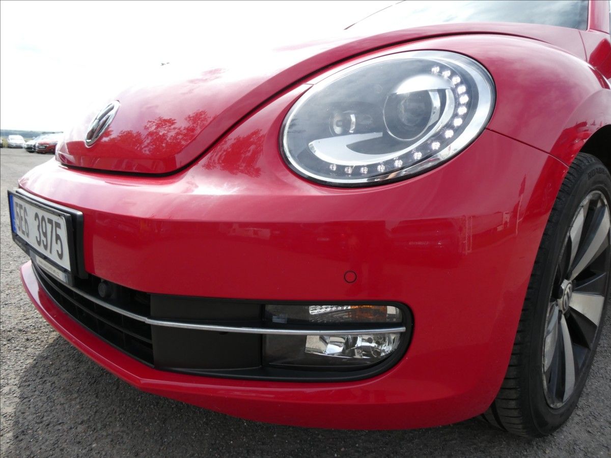 Volkswagen New Beetle, 1,2 TSi 77kW,2xpneu,auto klima - fotka 4