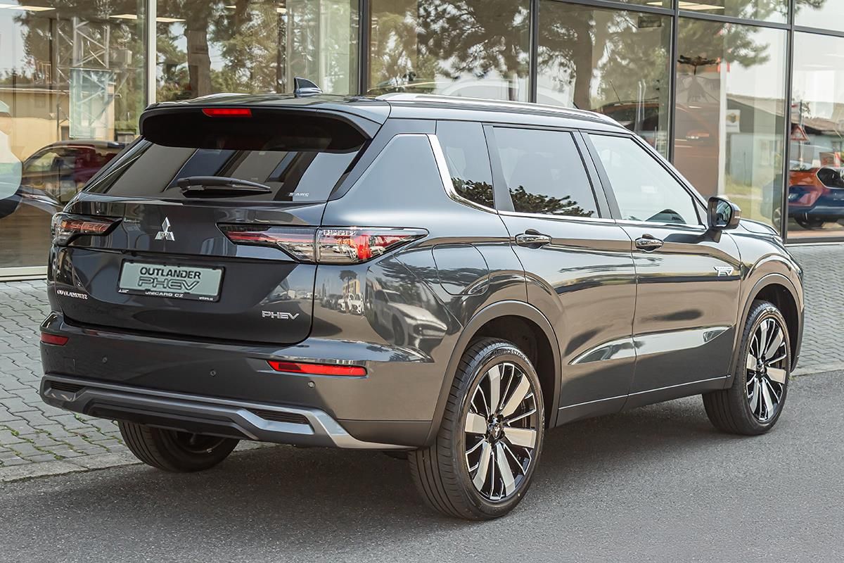 Mitsubishi Outlander, 2,4 PHEV 4WD  Instyle - fotka 6