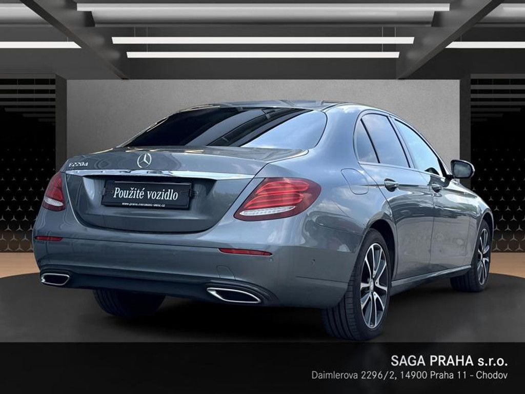 Mercedes-Benz Třídy E, E-Třída 220d Avantgarde Night - fotka 4