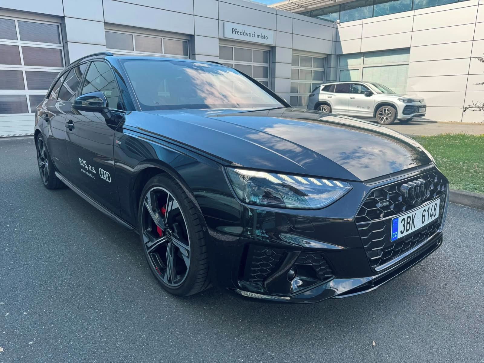Audi A4, Avant S line 40 TDI 150 kW - fotka 4